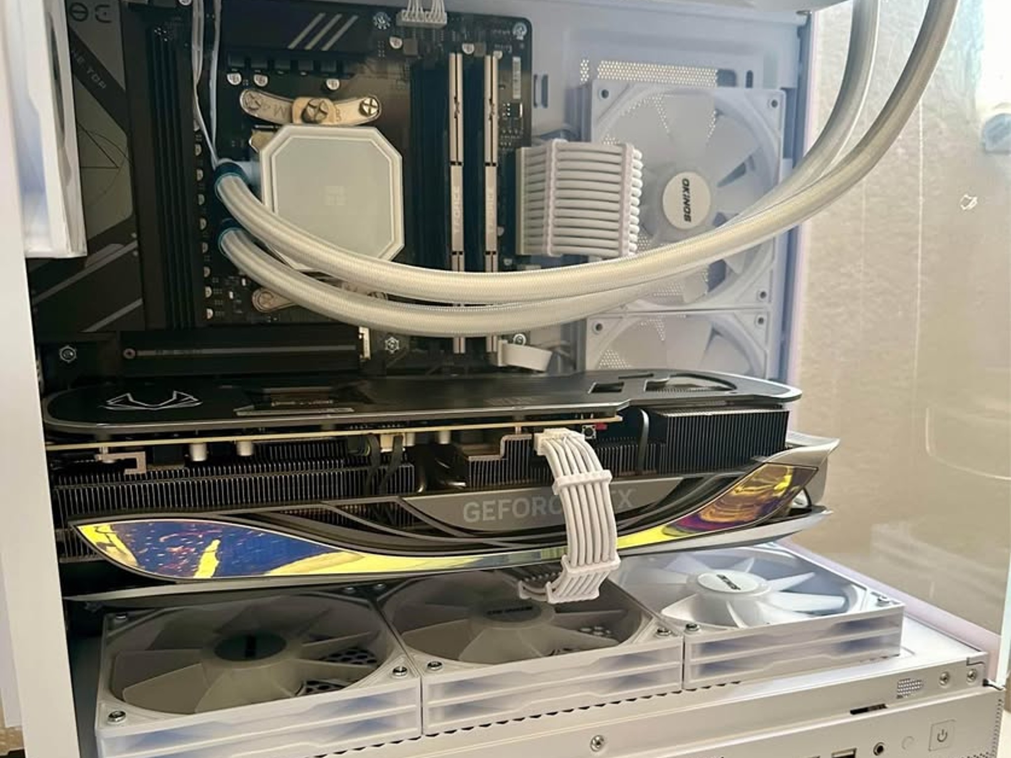 Gaming PC white/silver rtx 4070 ti