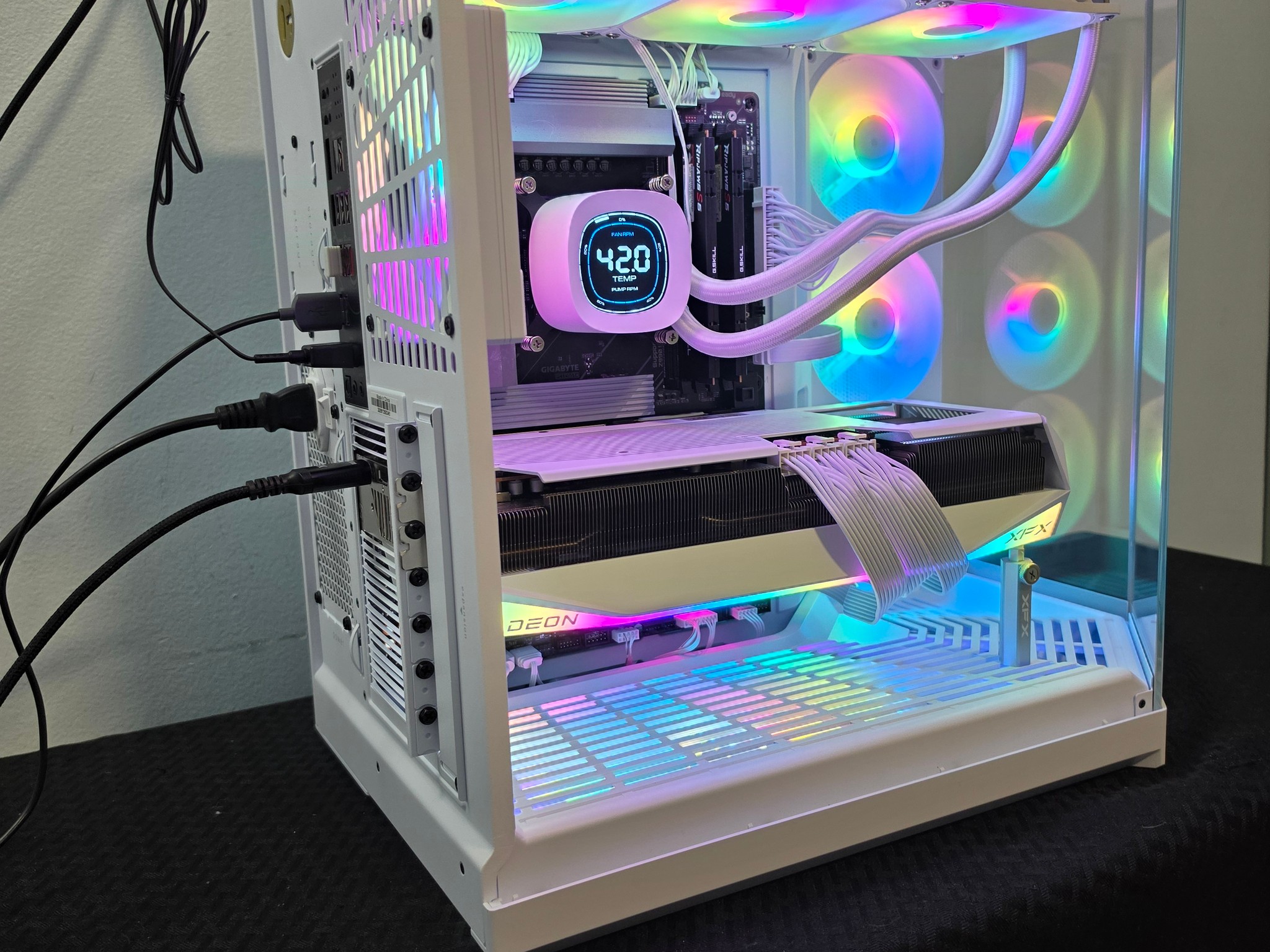 RX 9070 XT-Intel Core Ultra 7 270k Plus-32 GB DDR5 6000-1 TB NVME Premium Gaming PC