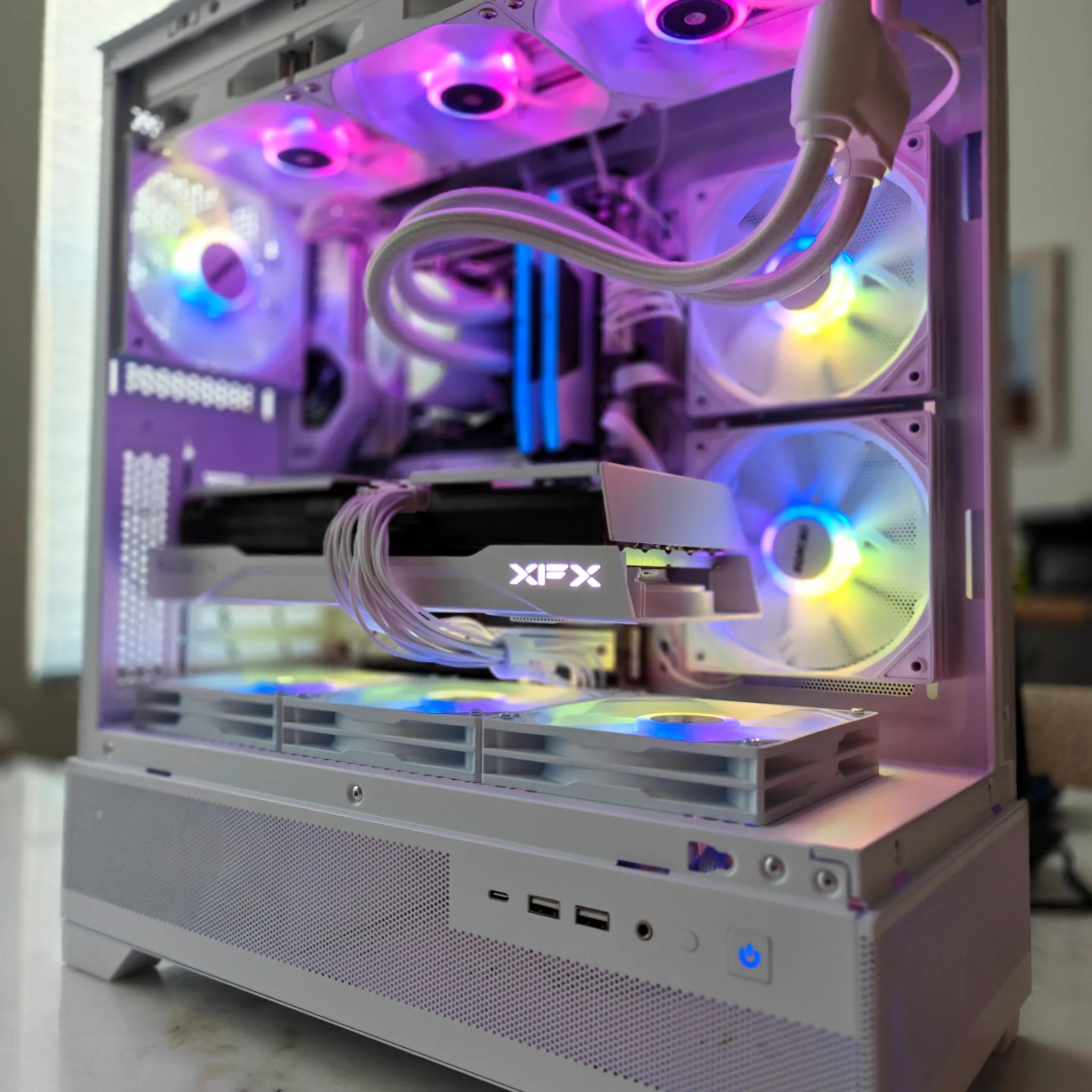 4K - 1440P - AMD Radeon RX 9070 XT - AMD Ryzen 7 7700X - 32GB DDR5 6000 - All White build