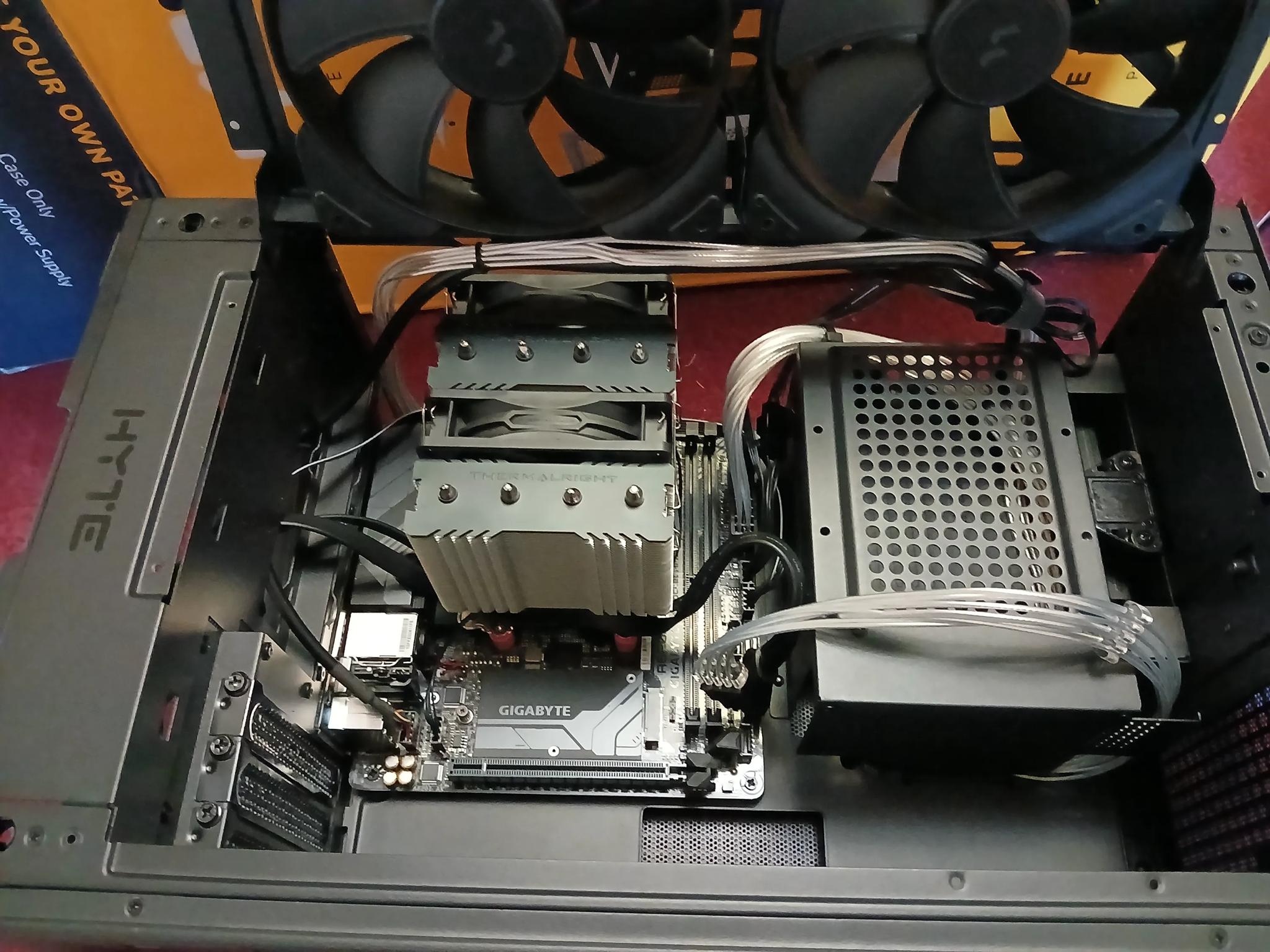 Gigabyte A620i AX itx, Ryzen 7500F, Corsair SF600, Hyte Revolt 3