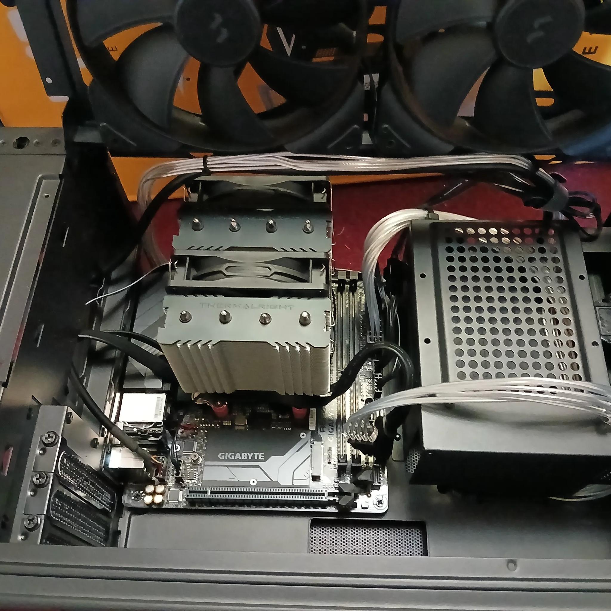 Gigabyte A620i AX itx, Ryzen 7500F, Corsair SF600, Hyte Revolt 3