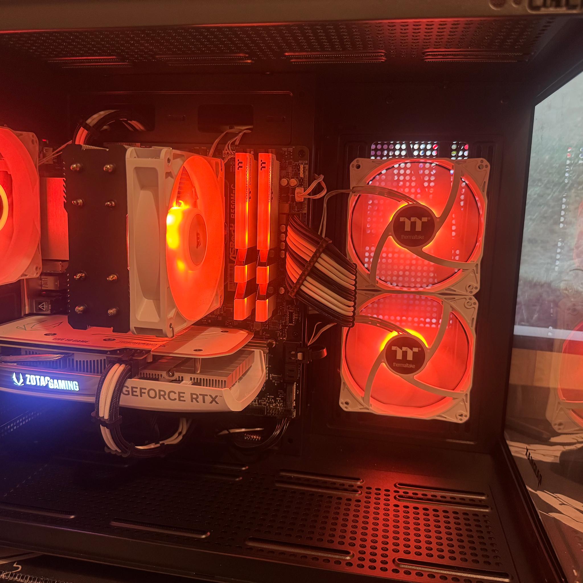 Panda Build Gaming PC / content creation | NVIDIA GEFORCE RTX 4060 | Ryzen 5 | 16GB RAM | WINDOWS 11