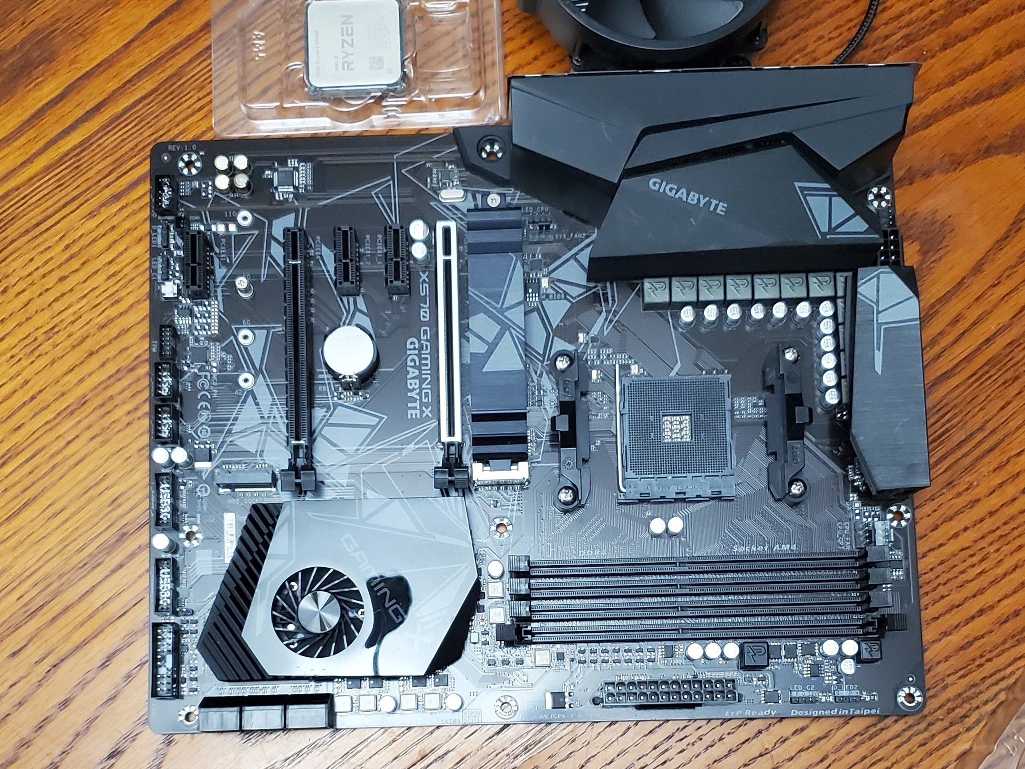 COMBO Pre-owned Gigabyte X570 Gaming MoB Plus AMD Ryzen 9 5950X CPU & AMD CPU Fan & Heatsink Bundle