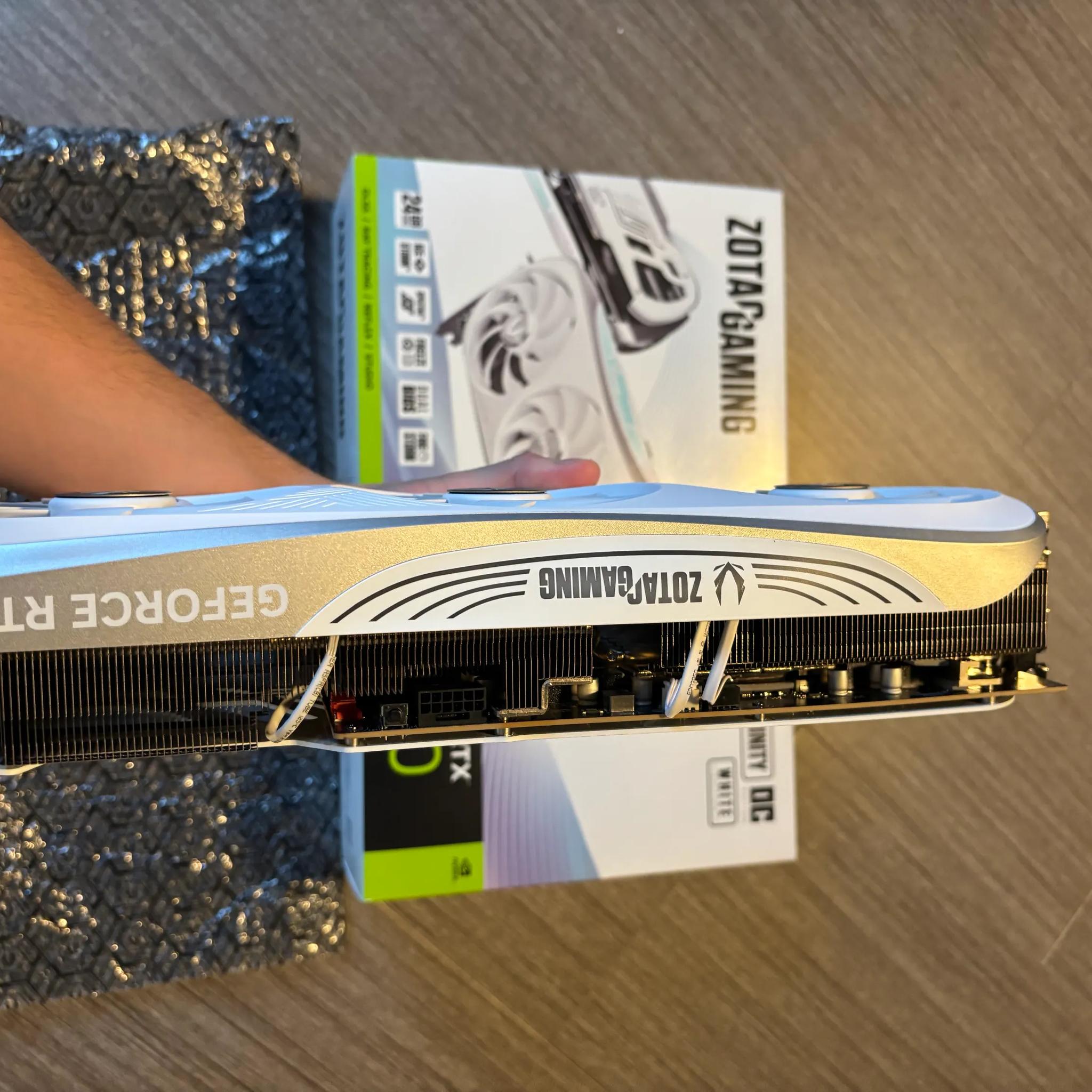 ZOTAC GAMING GeForce RTX 4090 Trinity OC White Edition