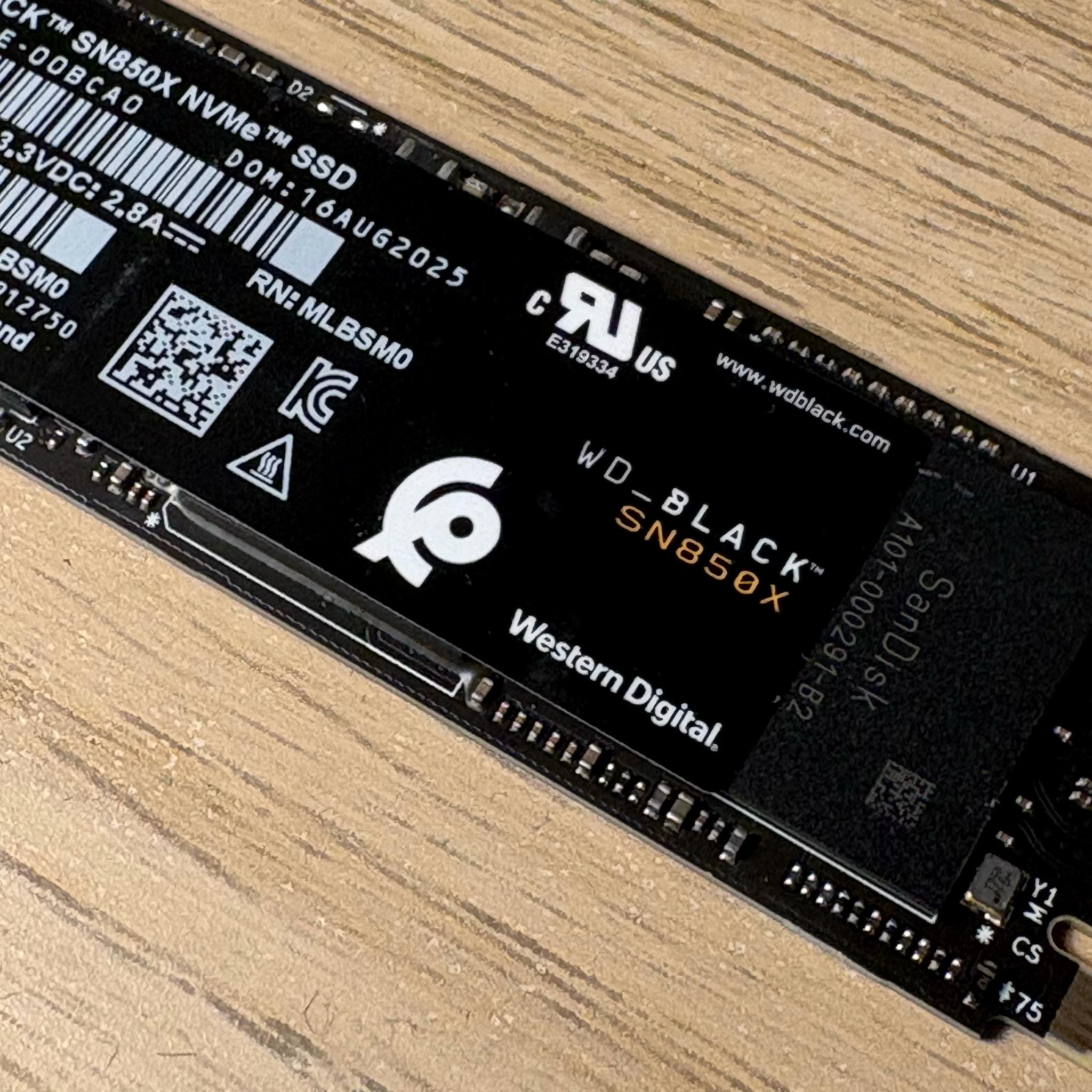 Western Digital WD_BLACK SN850X 1TB NVMe SSD Gen 4 Game Drive Black