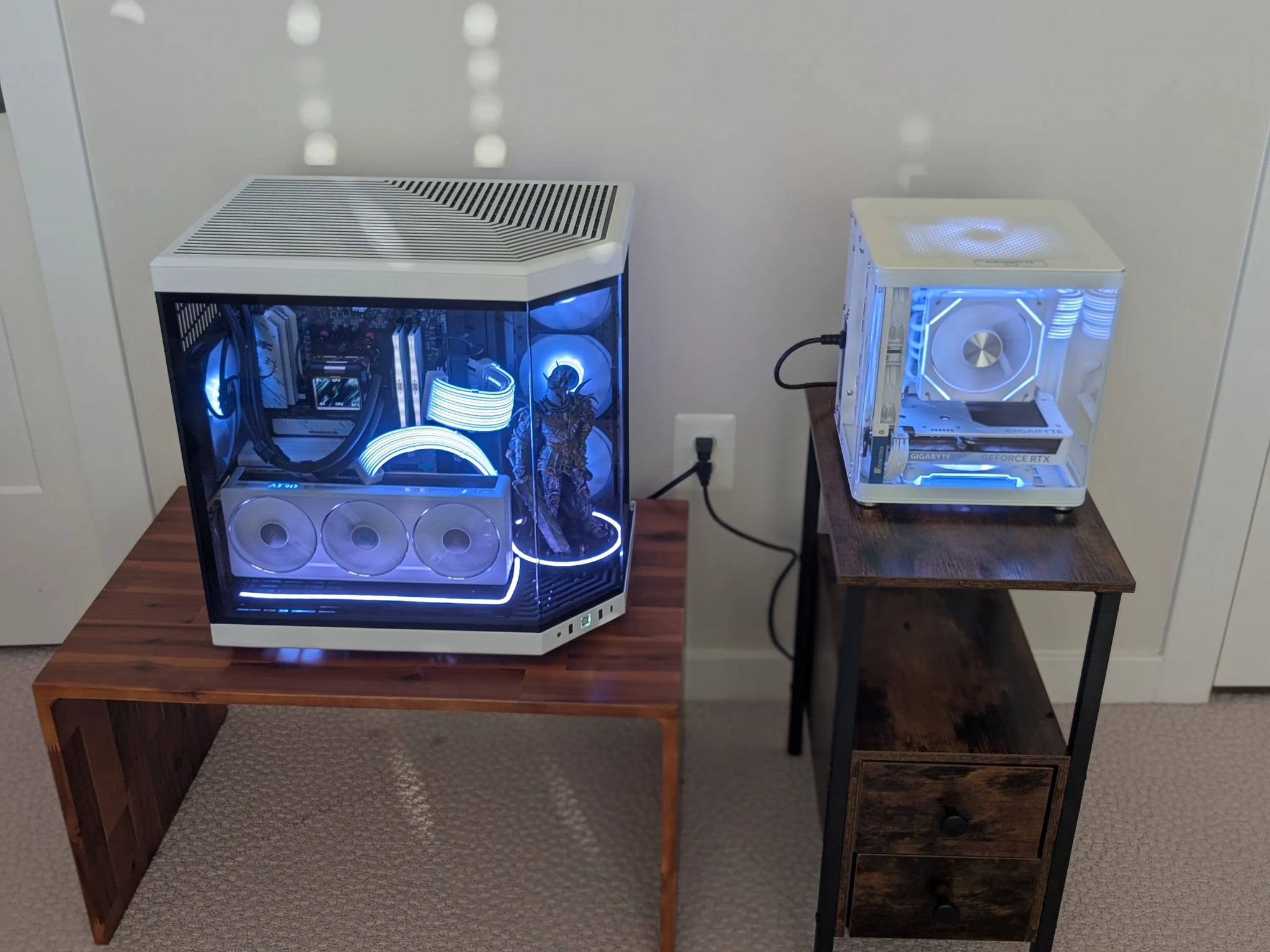 Mini ITX tiny fishtank! 5060 Ti 16GB + 9600X