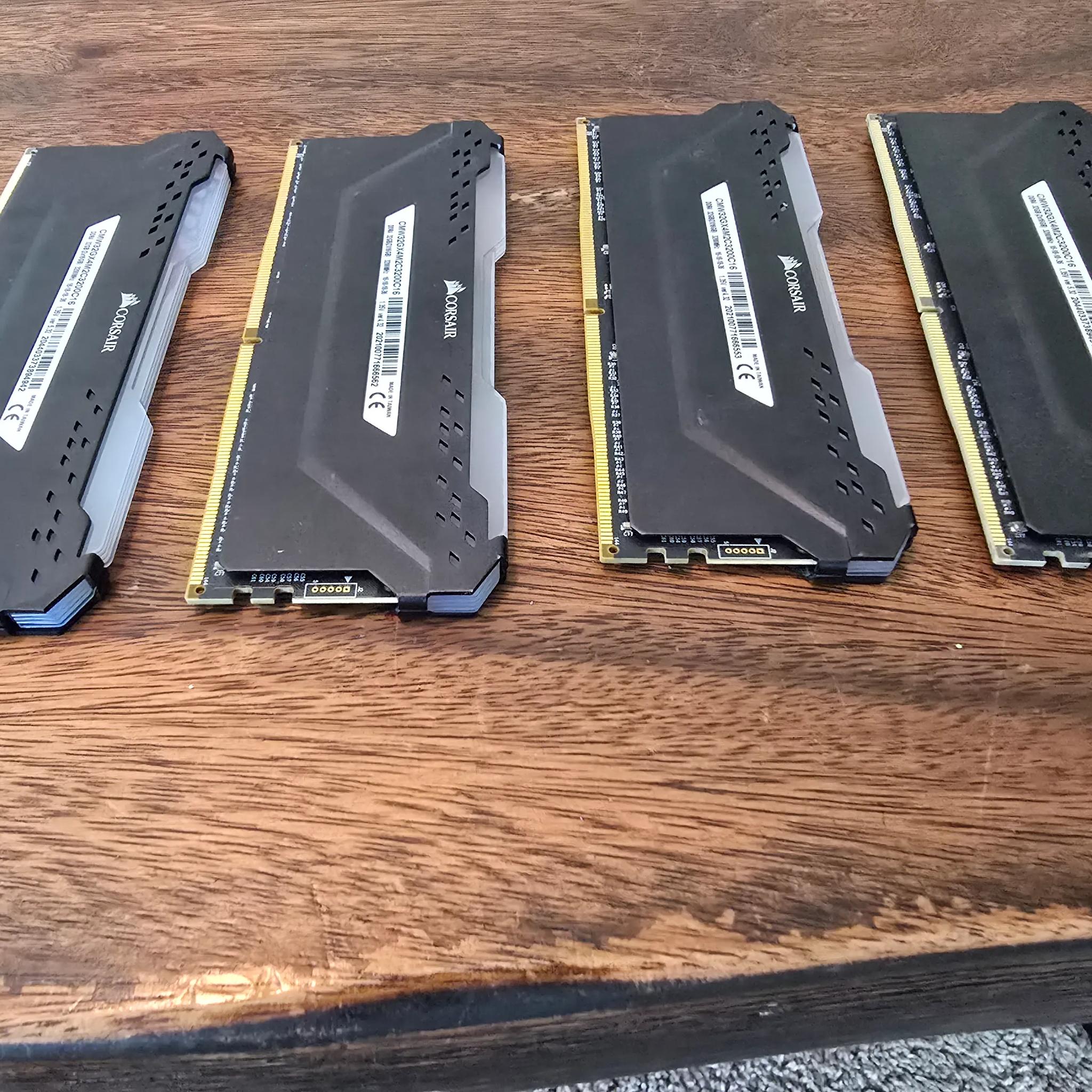 Corsair CMW64GX4M4C3200C16 Vengeance Pro 64GB DDR4 3200MHz RAM