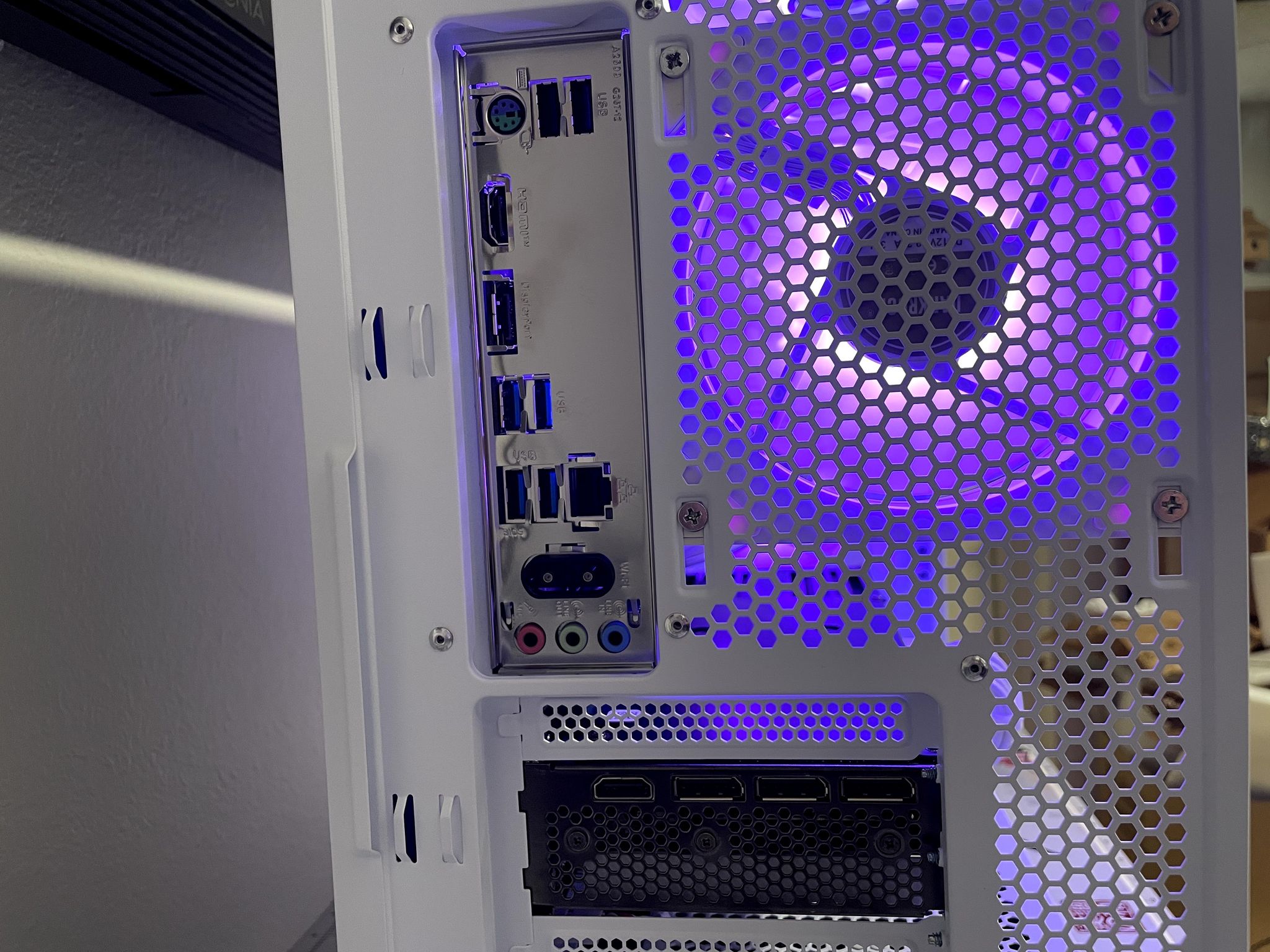 White RTX 3070 Gaming PC (Ryzen 5 5600X | 16GB RAM | 512GB RAM | WiFi + BT)