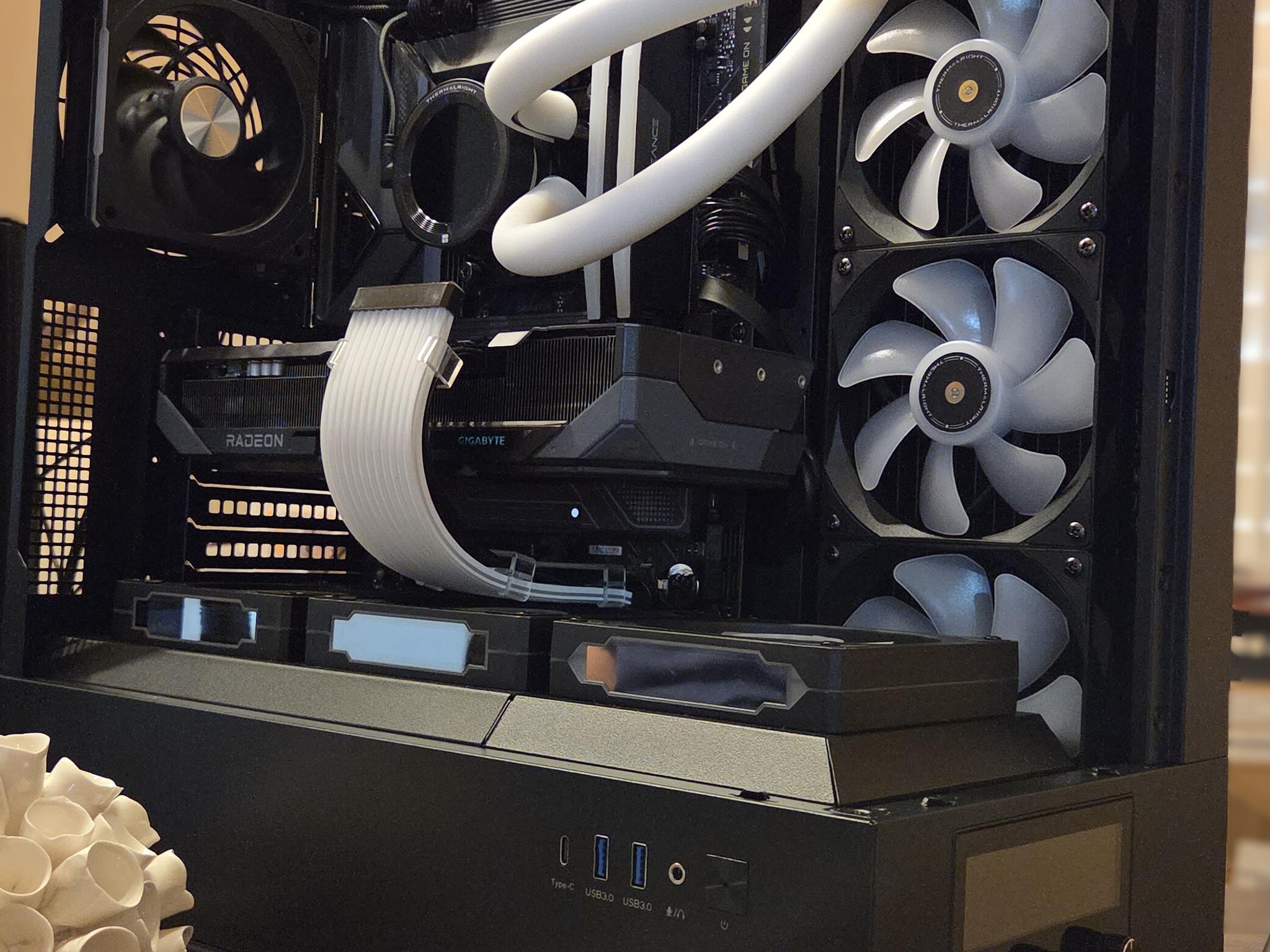 Mr. Knobs! 🔧 | RX 9070 XT Gaming PC | Intel Core Ultra 7 265KF | 32GB DDR5 | 2TB NVMe | LCD Display