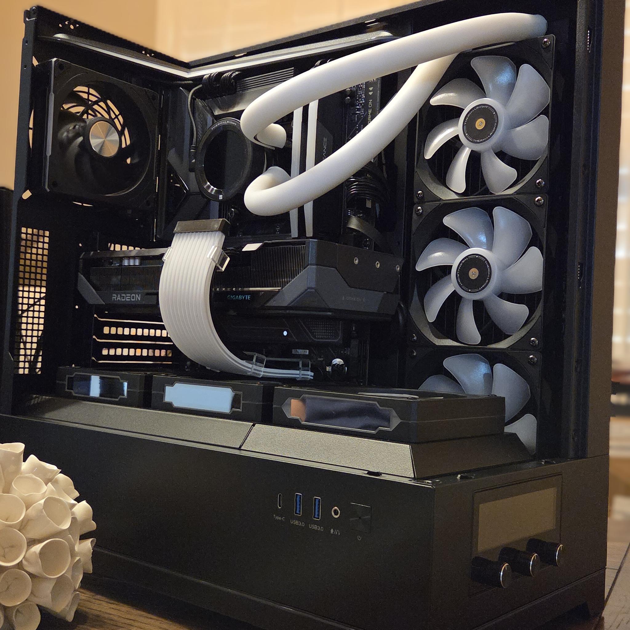 Morpheus! 🌟 | RX 9070 XT Gaming PC | Intel Core Ultra 7 265KF | 32GB DDR5 | 2TB NVMe | LCD Display