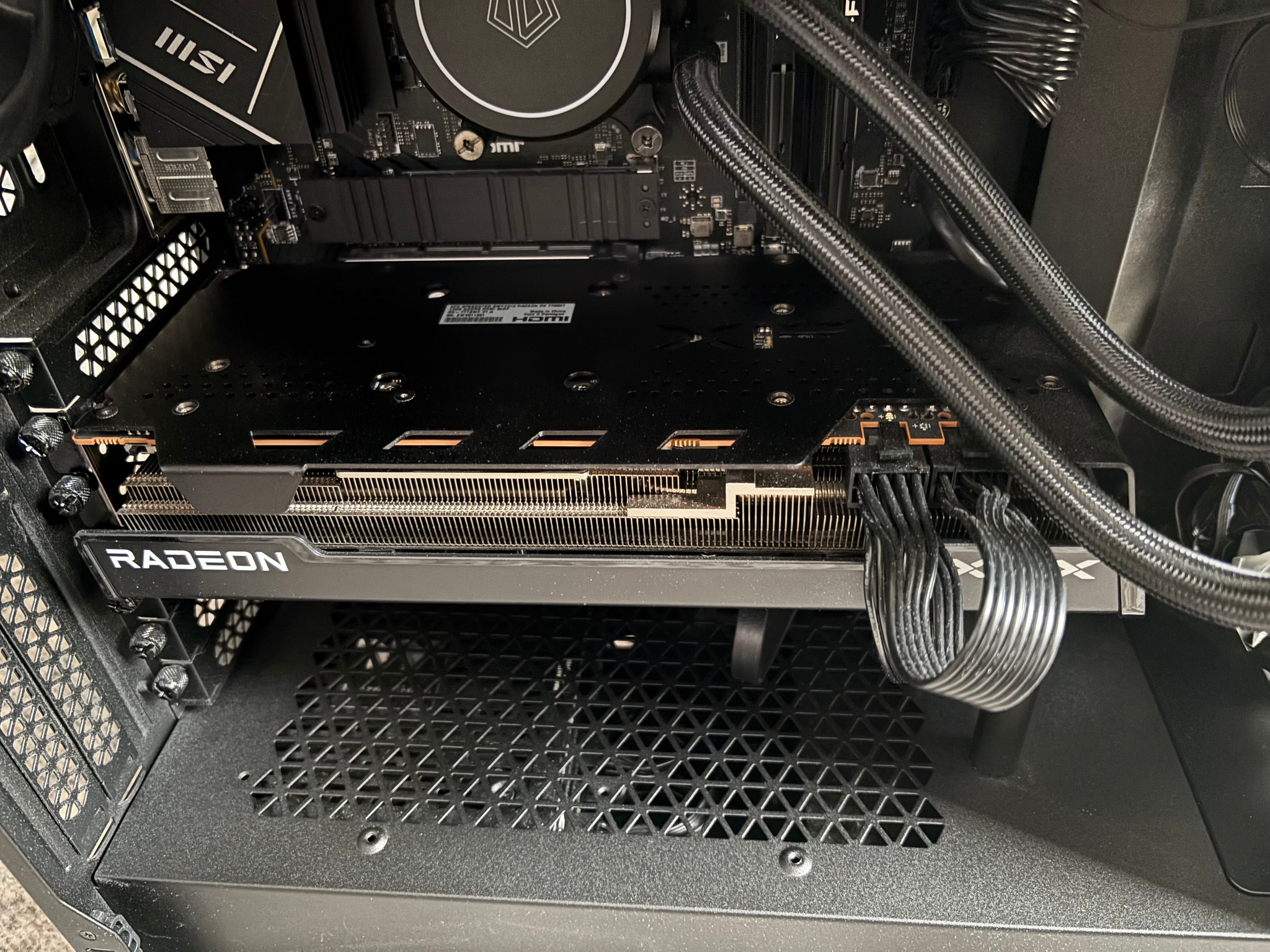 XFX Speedster SWFT 210 Radeon RX 7700 XT