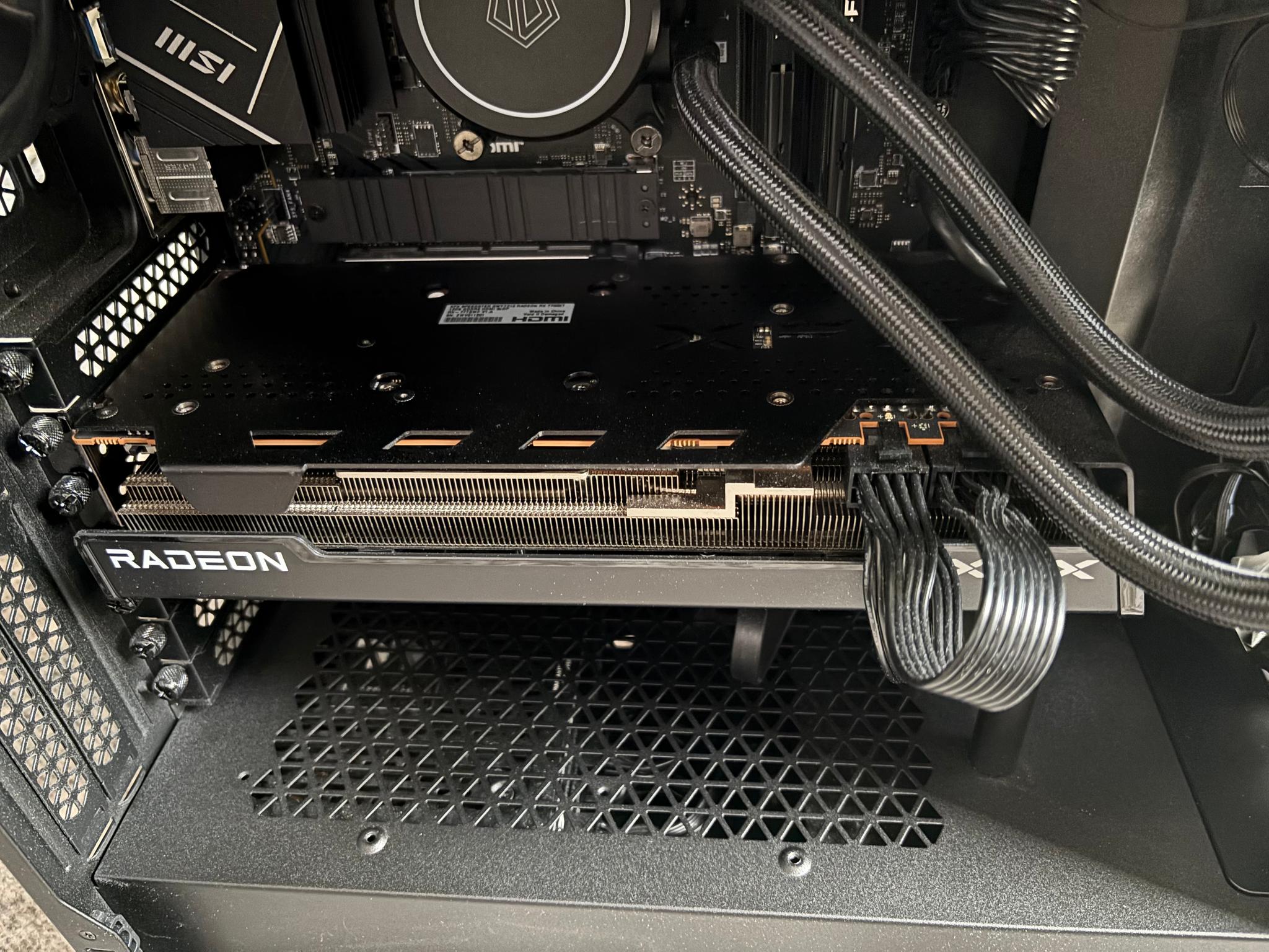XFX Speedster SWFT 210 Radeon RX 7700 XT