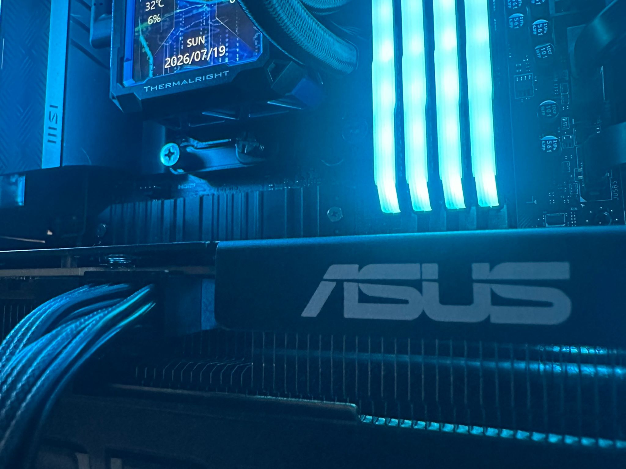 i5-12400F / RTX 5060 / 1TB NVME / 32GB RAM