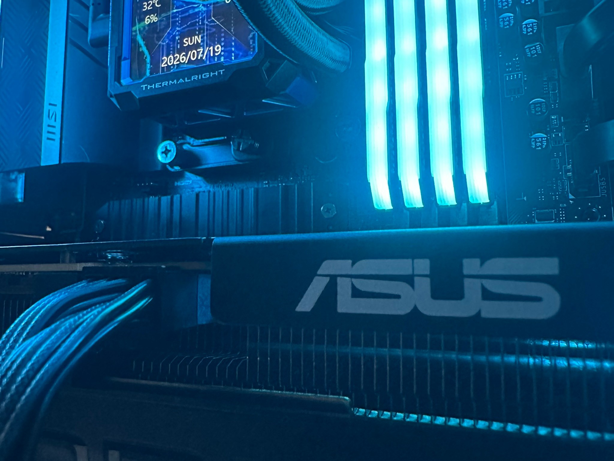 i5-12400F / RTX 5060 / 1TB NVME / 32GB RAM