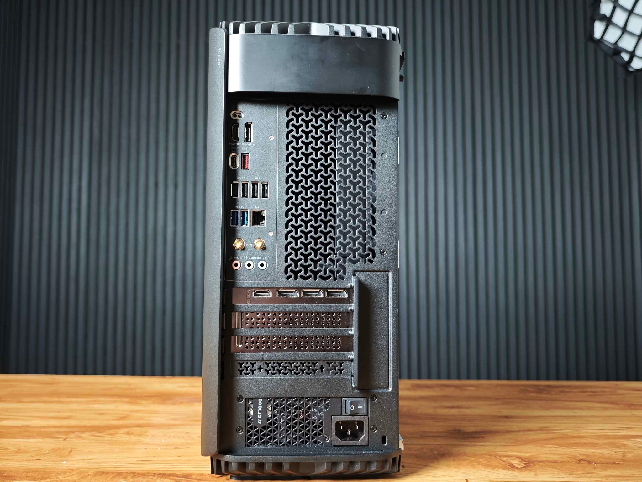 Corsair a600 Small Form Factor PC - RTX 5080 - Ryzen 9 9900X3D - 4TB SSD Storage - 64GB RAM