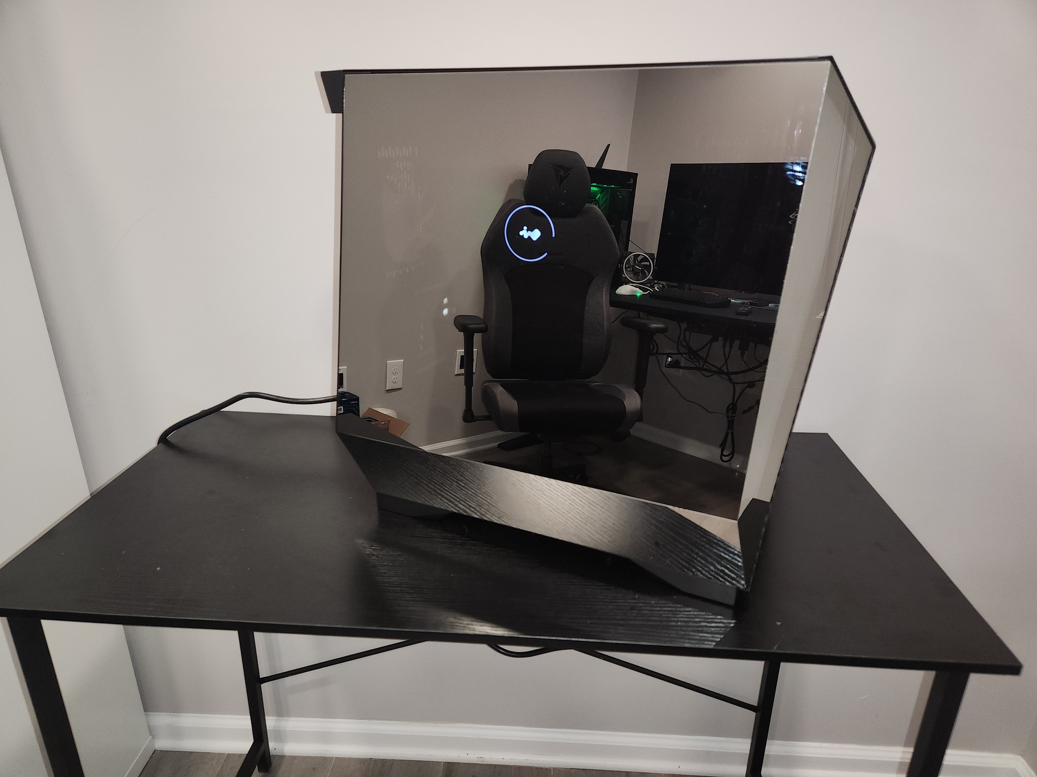 RTX 5070 4k gaming pc, built into a 2 way mirror gaming case!!!!!