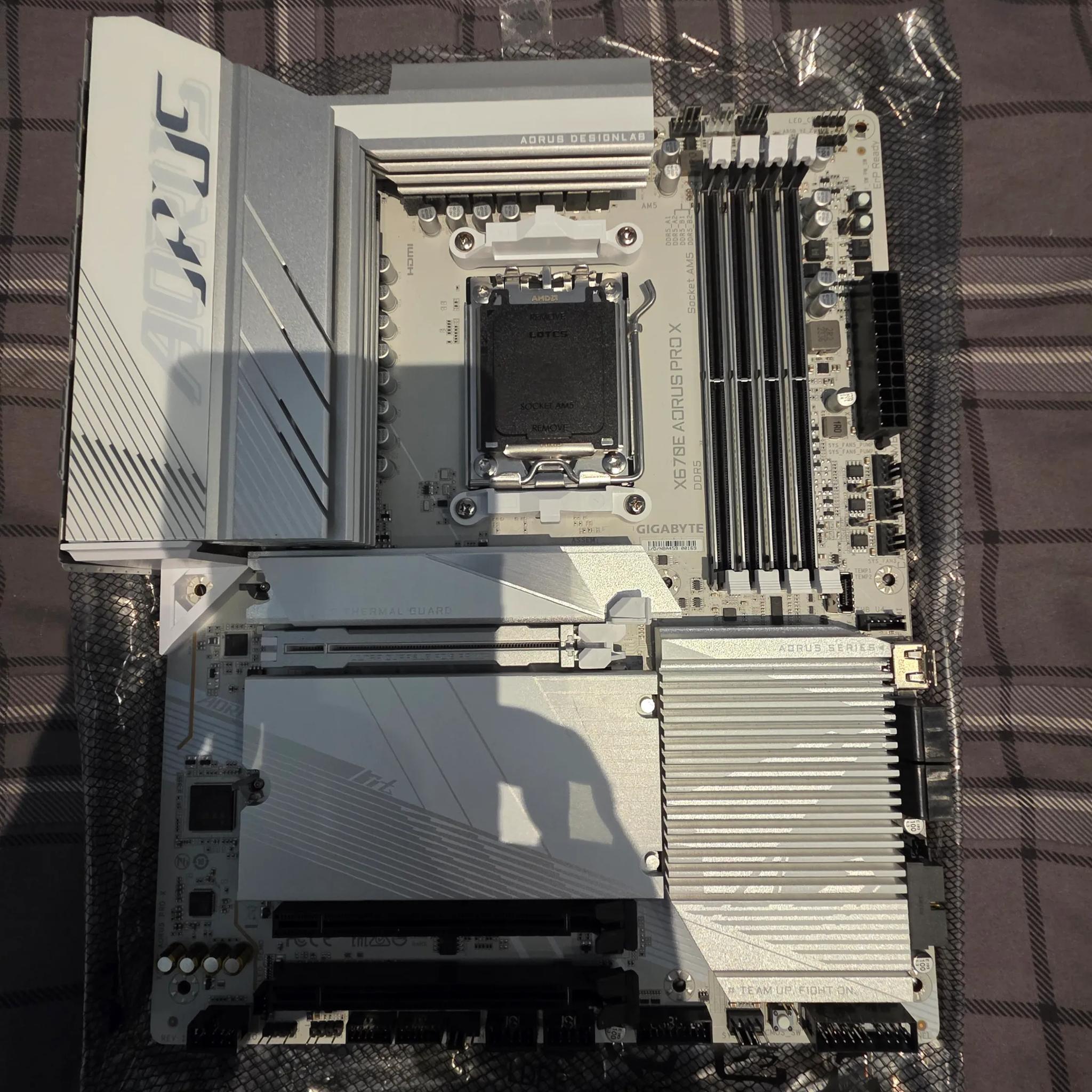 Gigabyte X670E Aorus Pro X