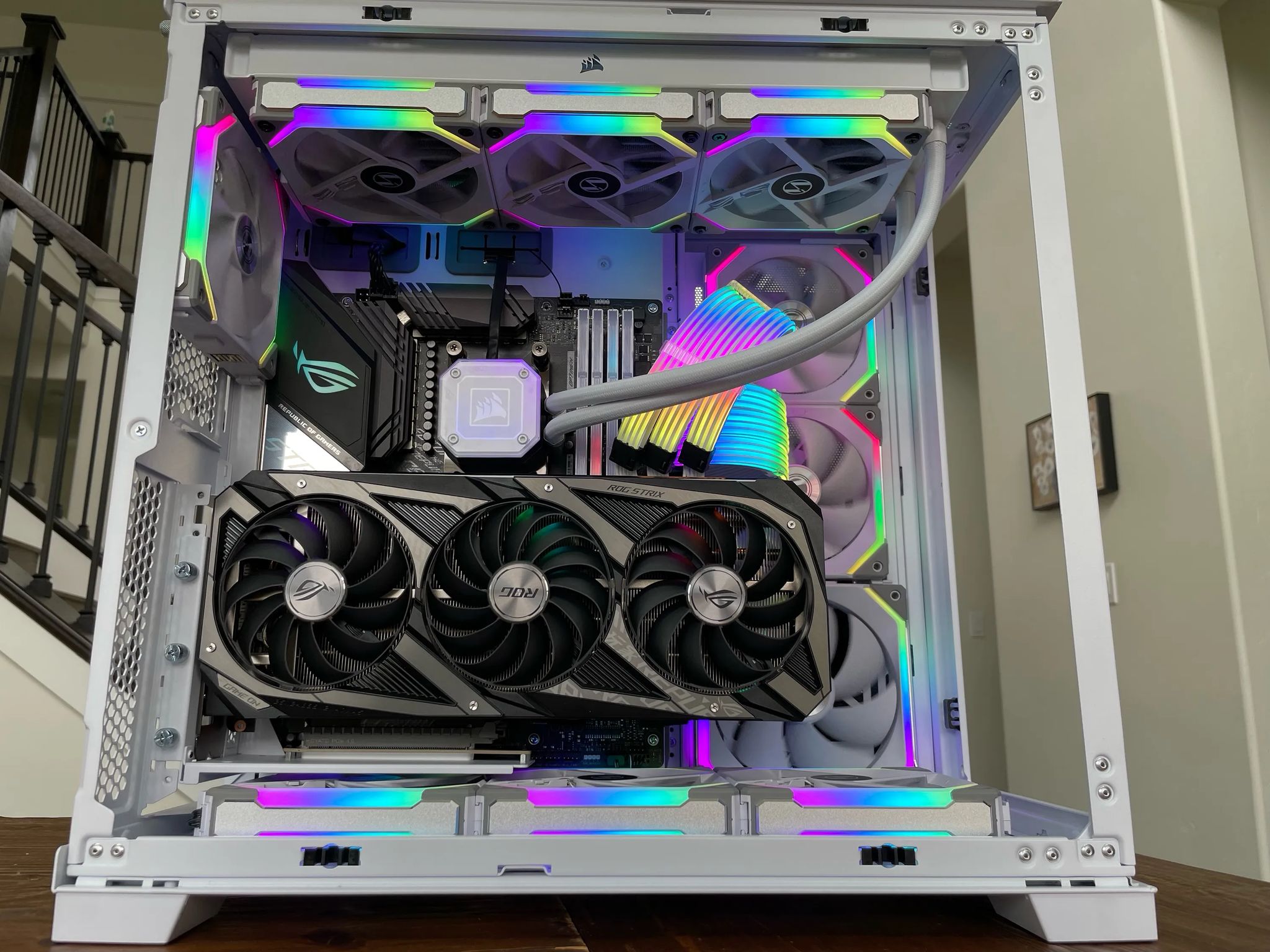 White Beast: RTX 3090 STRIX 24GB, Ryzen 9 5900X, 32GB DDR4 3600MHz Corsair Vengeance RAM, 5TB