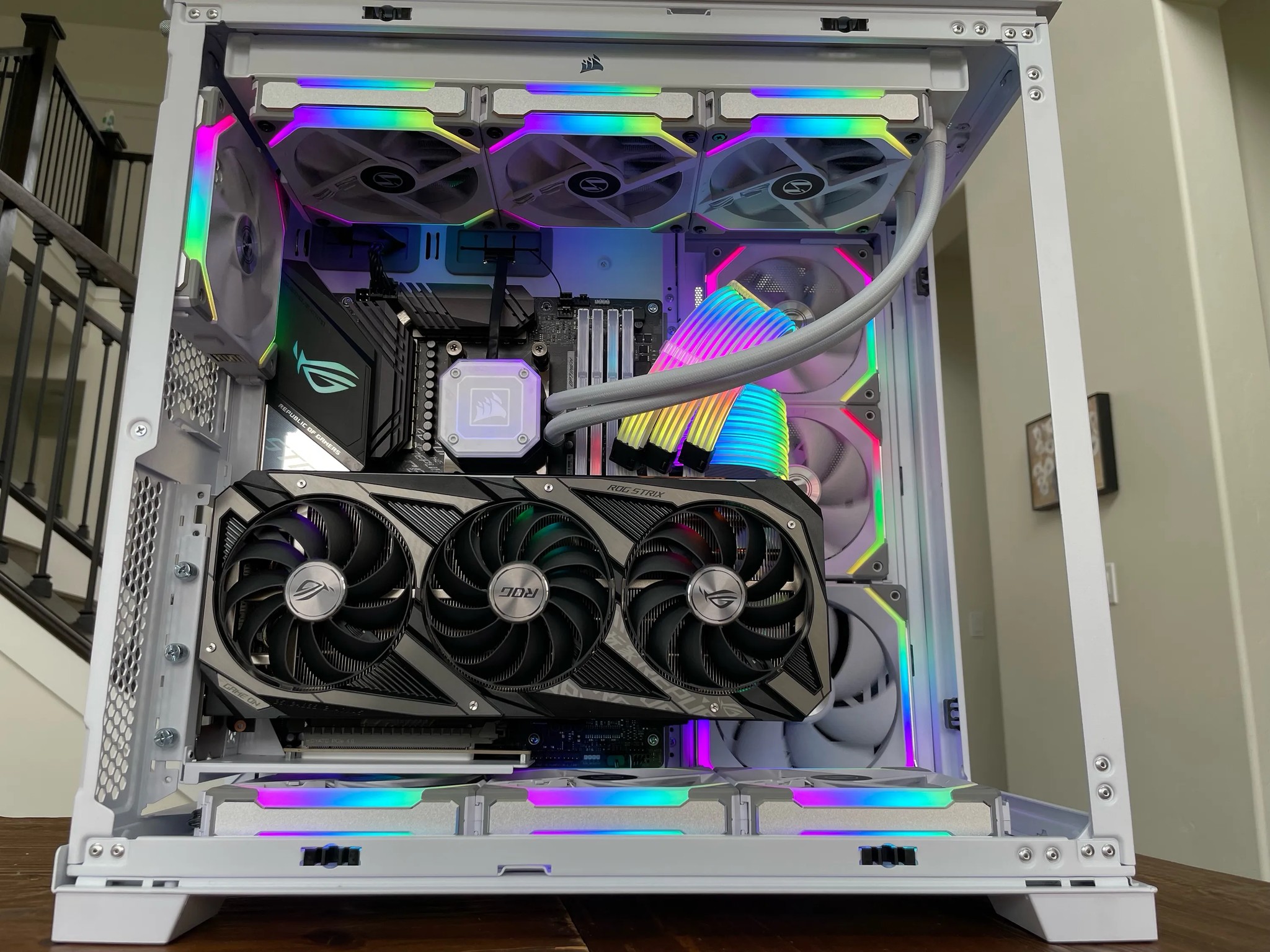 White Beast: RTX 3090 STRIX 24GB, Ryzen 9 5900X, 32GB DDR4 3600MHz Corsair Vengeance RAM, 5TB