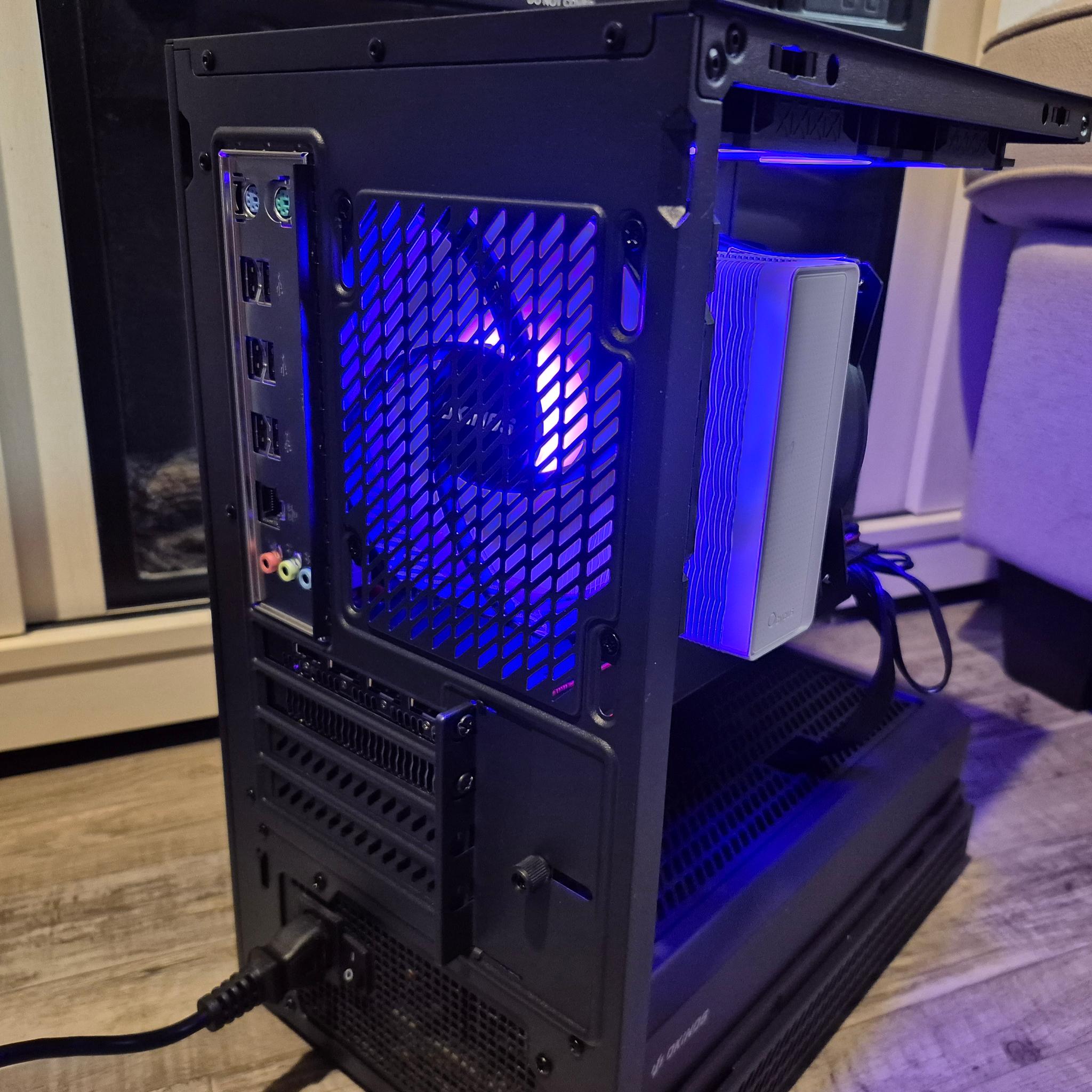 Gaming/Editing/Streaming | 12 Core Xeon, 28GB RAM,  8GB AMD Vega 64, Win11