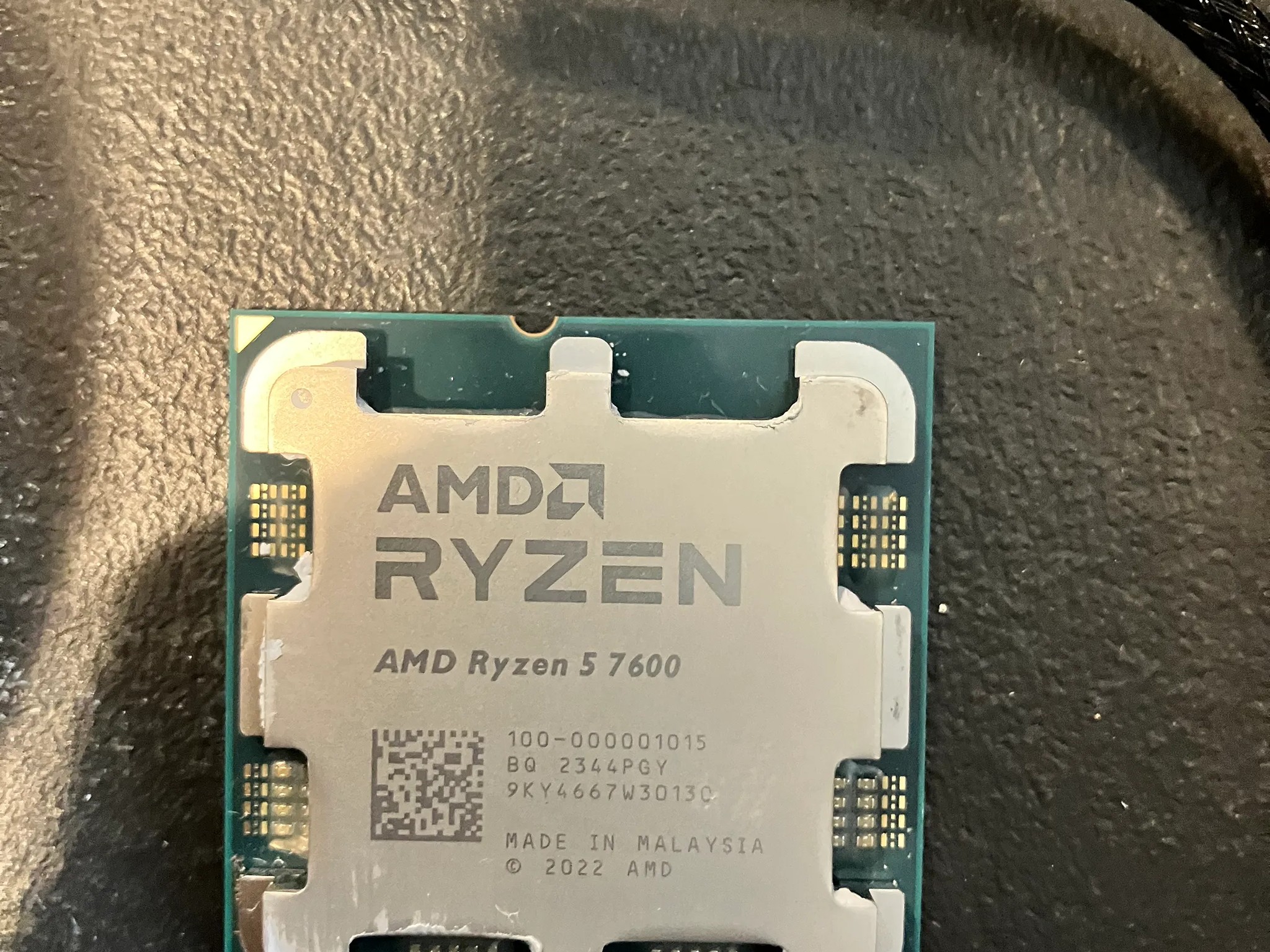 AMD Ryzen 5 7600 W/Stock Wraith Prism Cooler 6 Core 12 Thread 5GZ Used: Like New