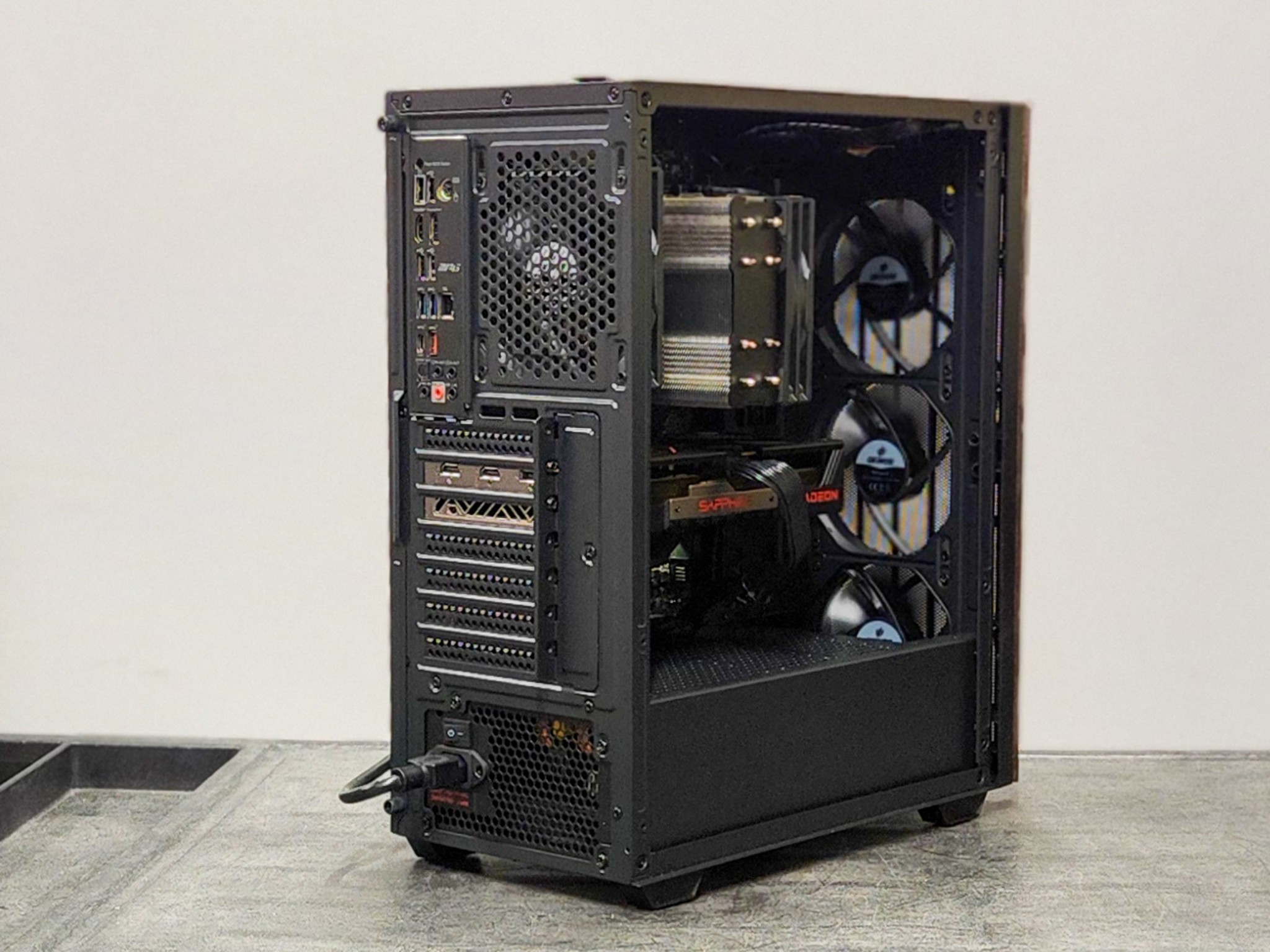 RX 9060XT 16GB | Ryzen 5 5600X | 32GB DDR4 | 1TB SSD | Win 11 Pro | Gaming PC