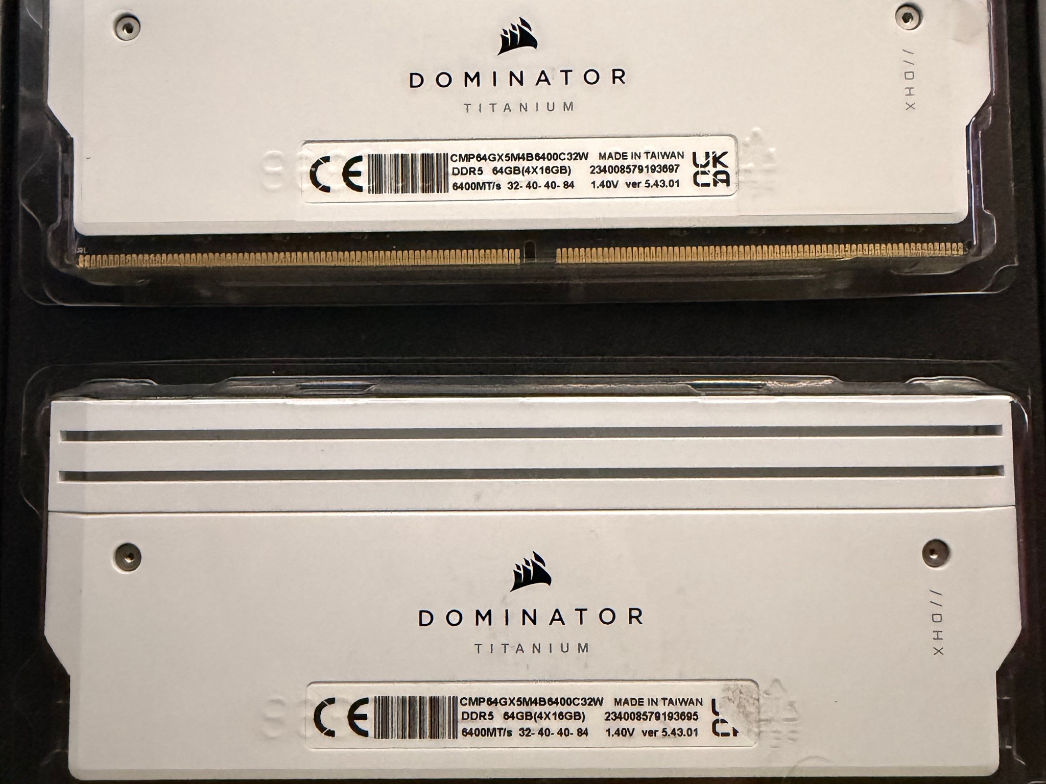 CORSAIR - Dominator Titanium 32GB (2 x 16GB) DDR5 6400 (PC5 51200) Desktop Memory - White