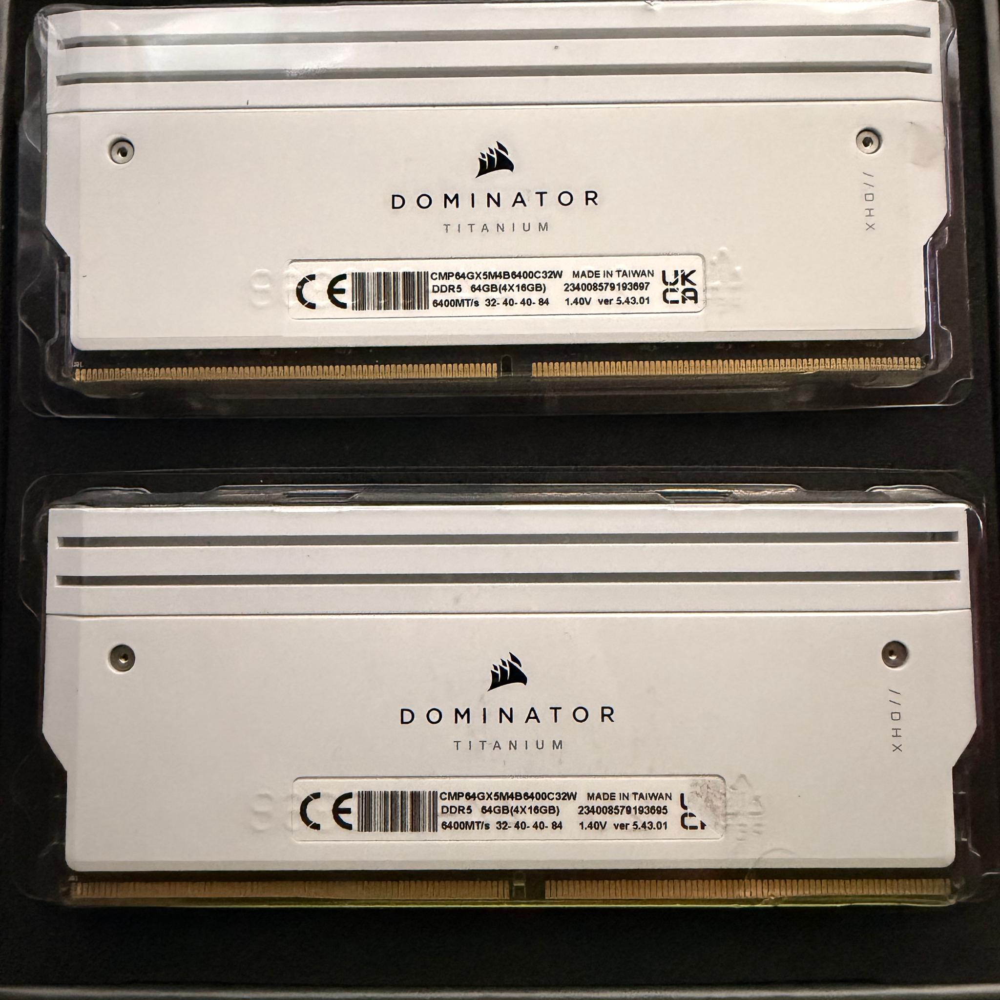 CORSAIR - Dominator Titanium 32GB (2 x 16GB) DDR5 6400 (PC5 51200) Desktop Memory - White