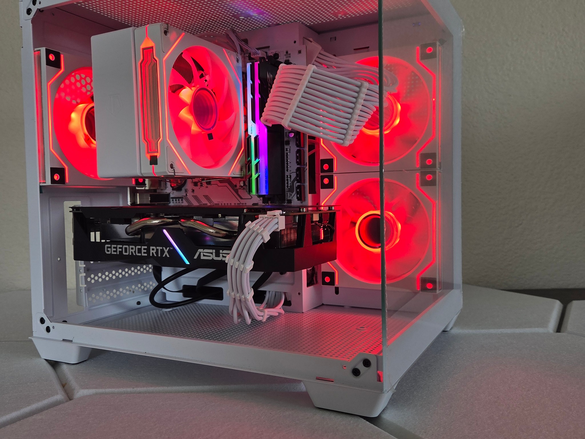❄️ Frost Neon Flow – RTX 2060 12GB Gaming PC 🤍