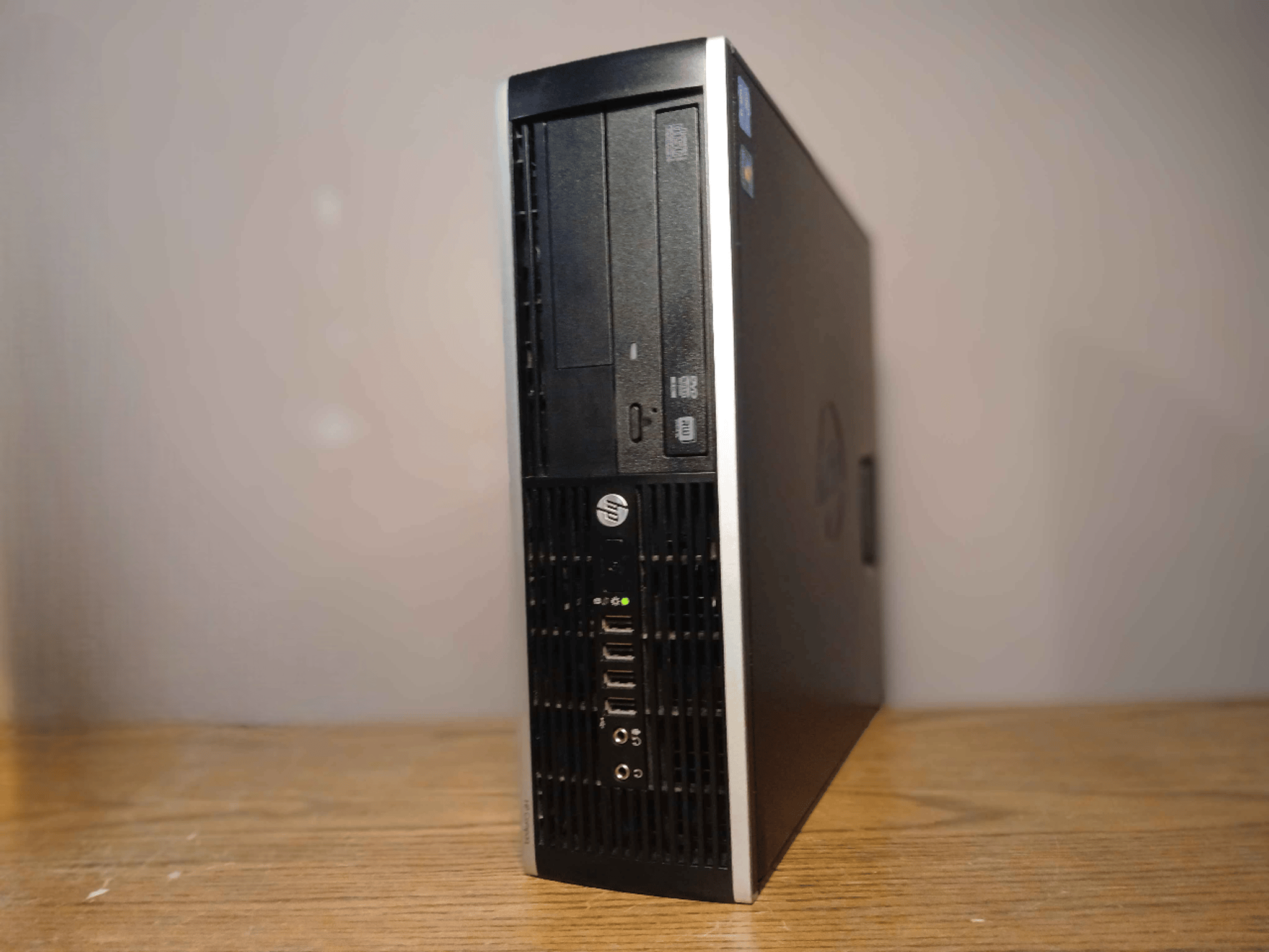 SFF | Xeon e3-1240 | FirePro W4100 | 12gb 1333MHz | 240gb ssd