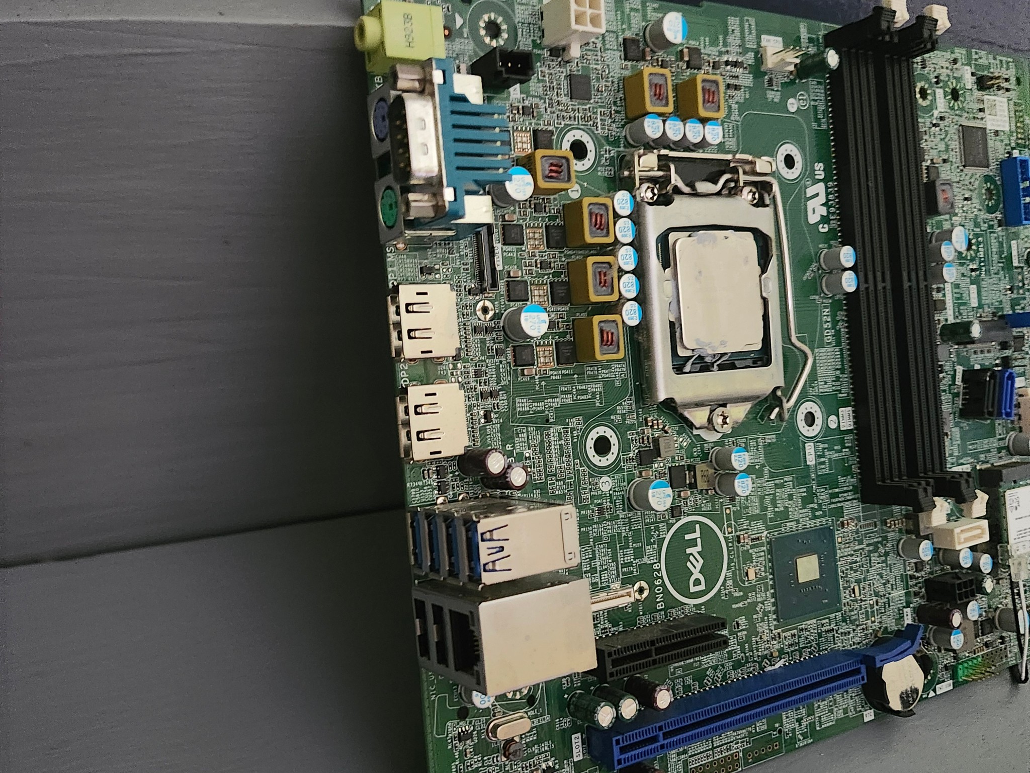 Q370 chipset with an i5 8500