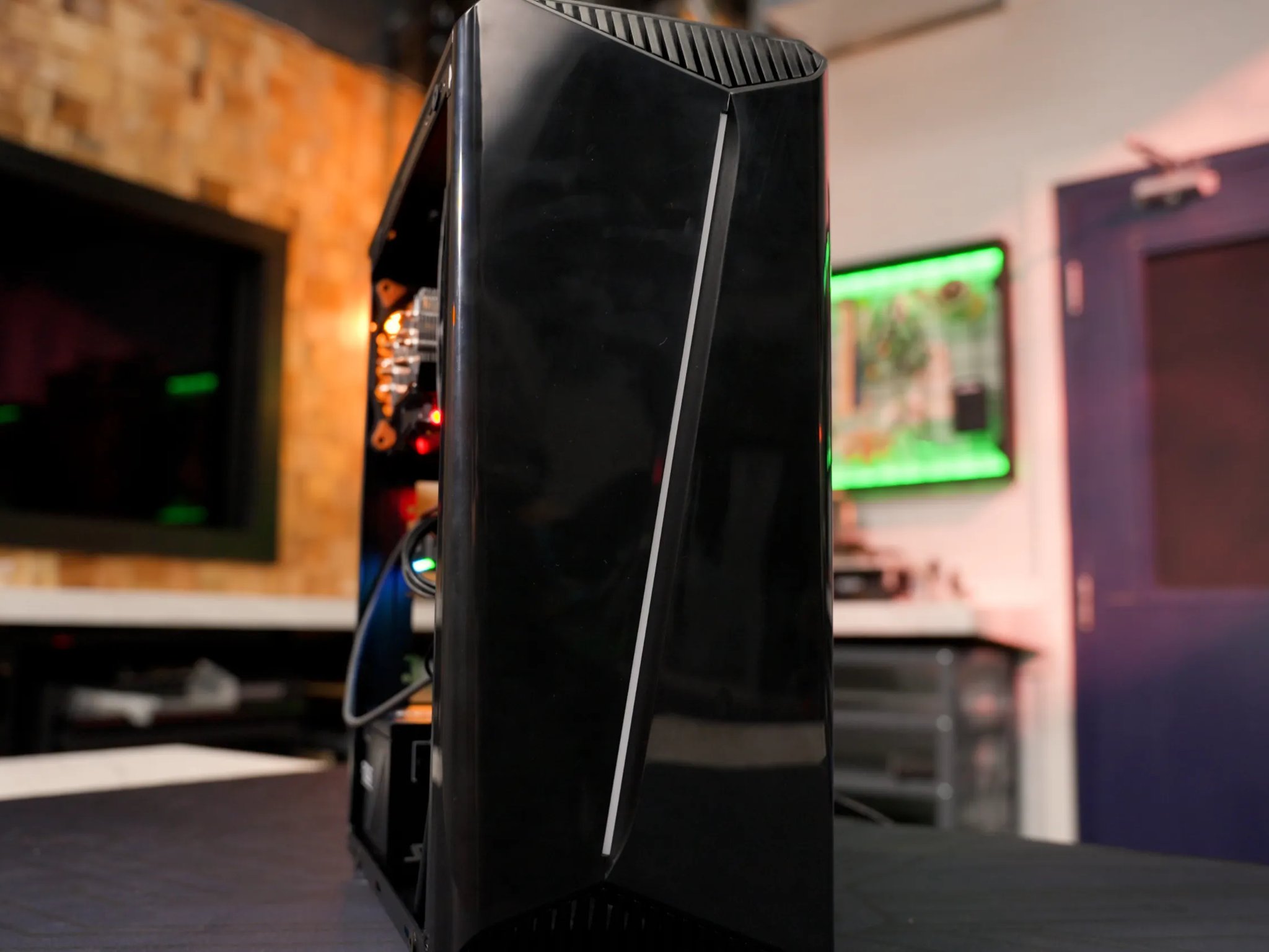 Macho Nacho Productions | LTT PC Challenge Build – Ryzen 9 7900 + RX 9060 XT