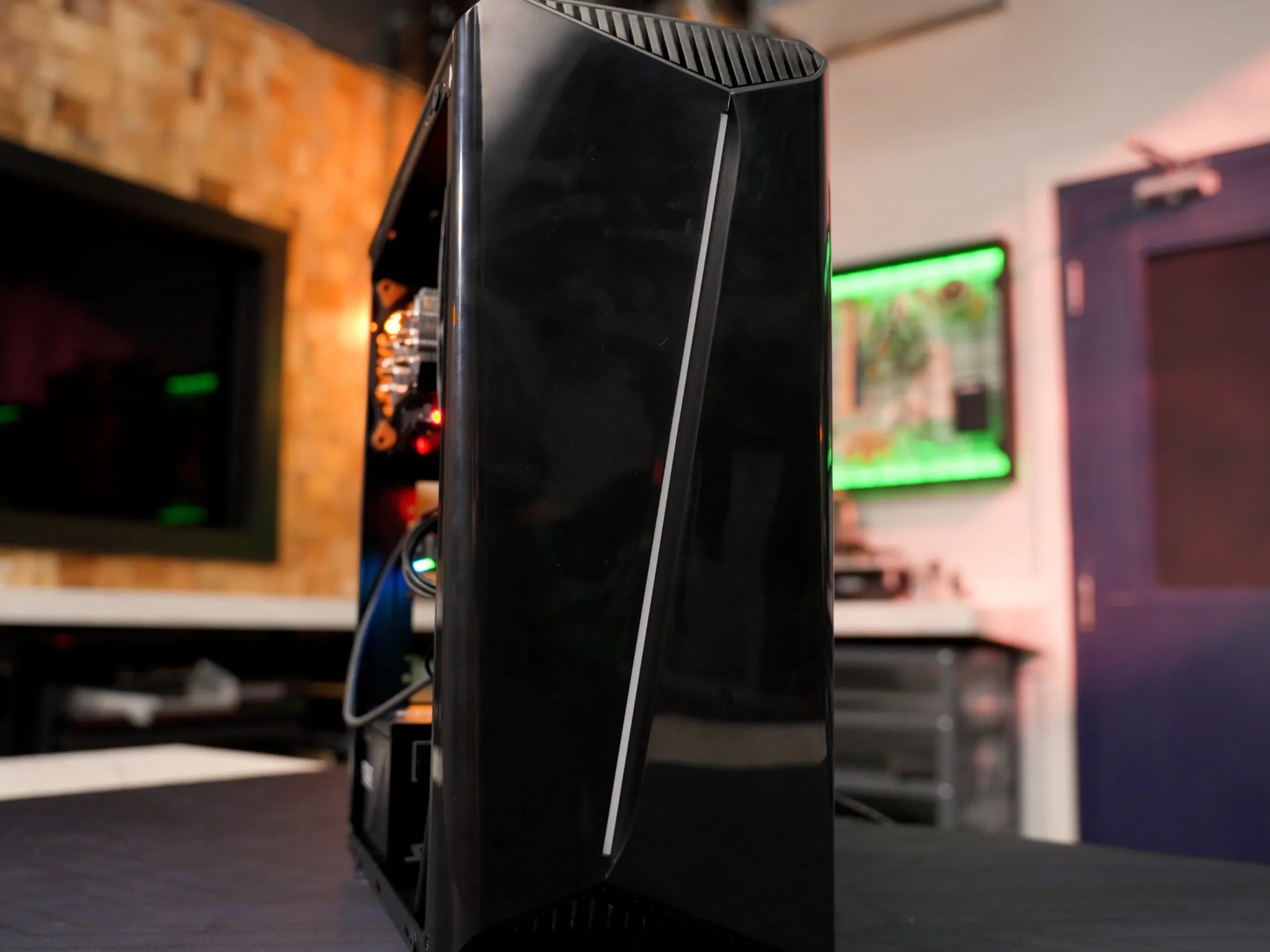 Macho Nacho Productions | LTT PC Challenge Build – Ryzen 9 7900 + RX 9060 XT