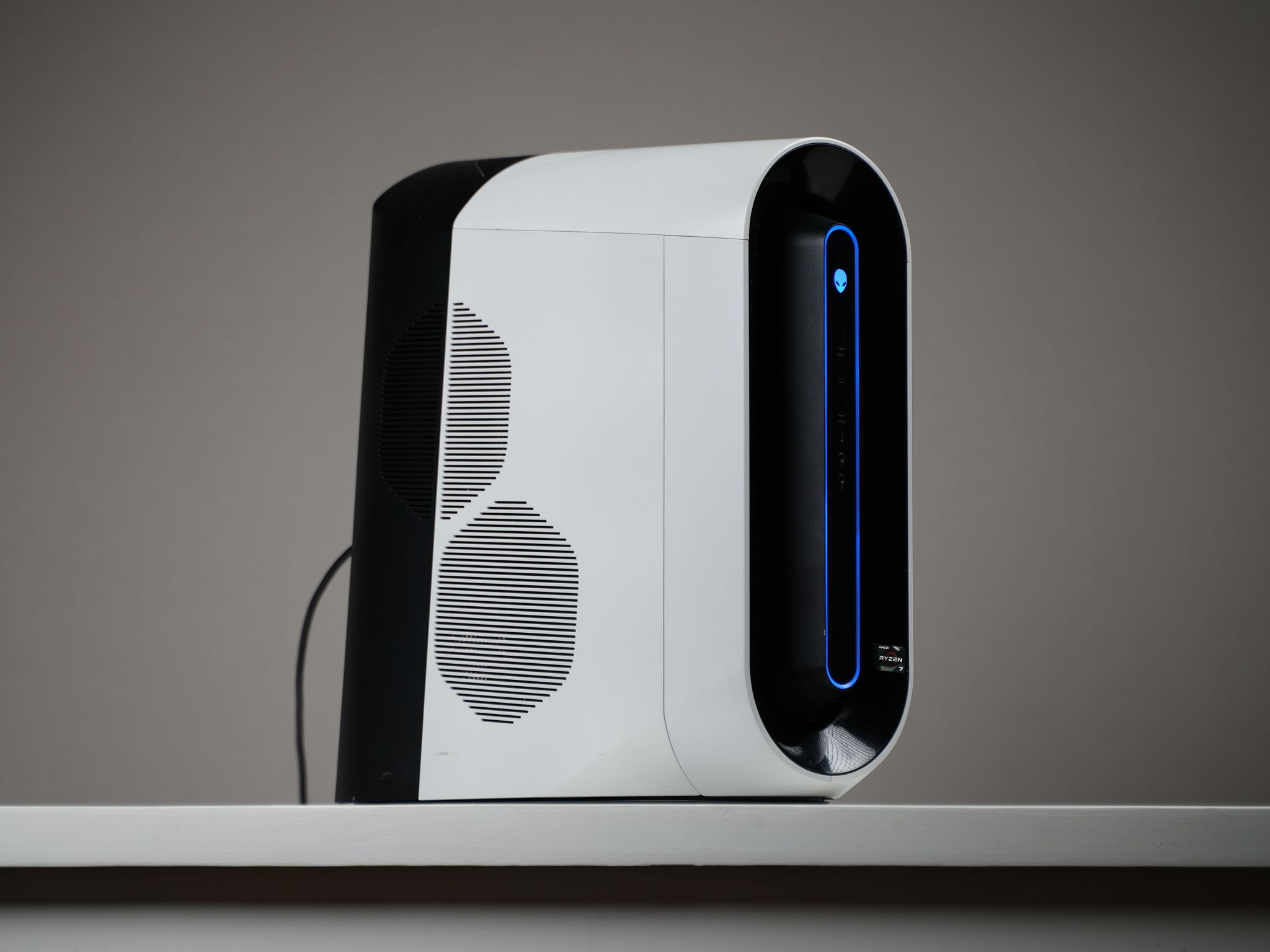 “AURAFORM 4” RX 5700 Ryzen 7 3700X 16GB 2TB Windows 11 PRO Gaming PC Powerhouse