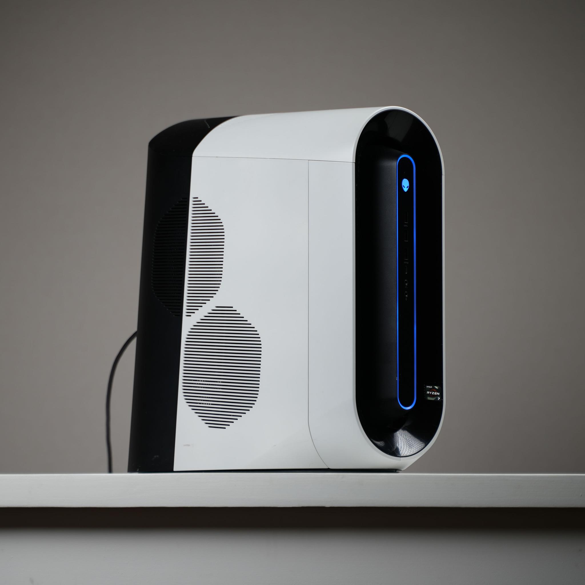 “AURAFORM 4” RX 5700 Ryzen 7 3700X 16GB 2TB Windows 11 PRO Gaming PC Powerhouse