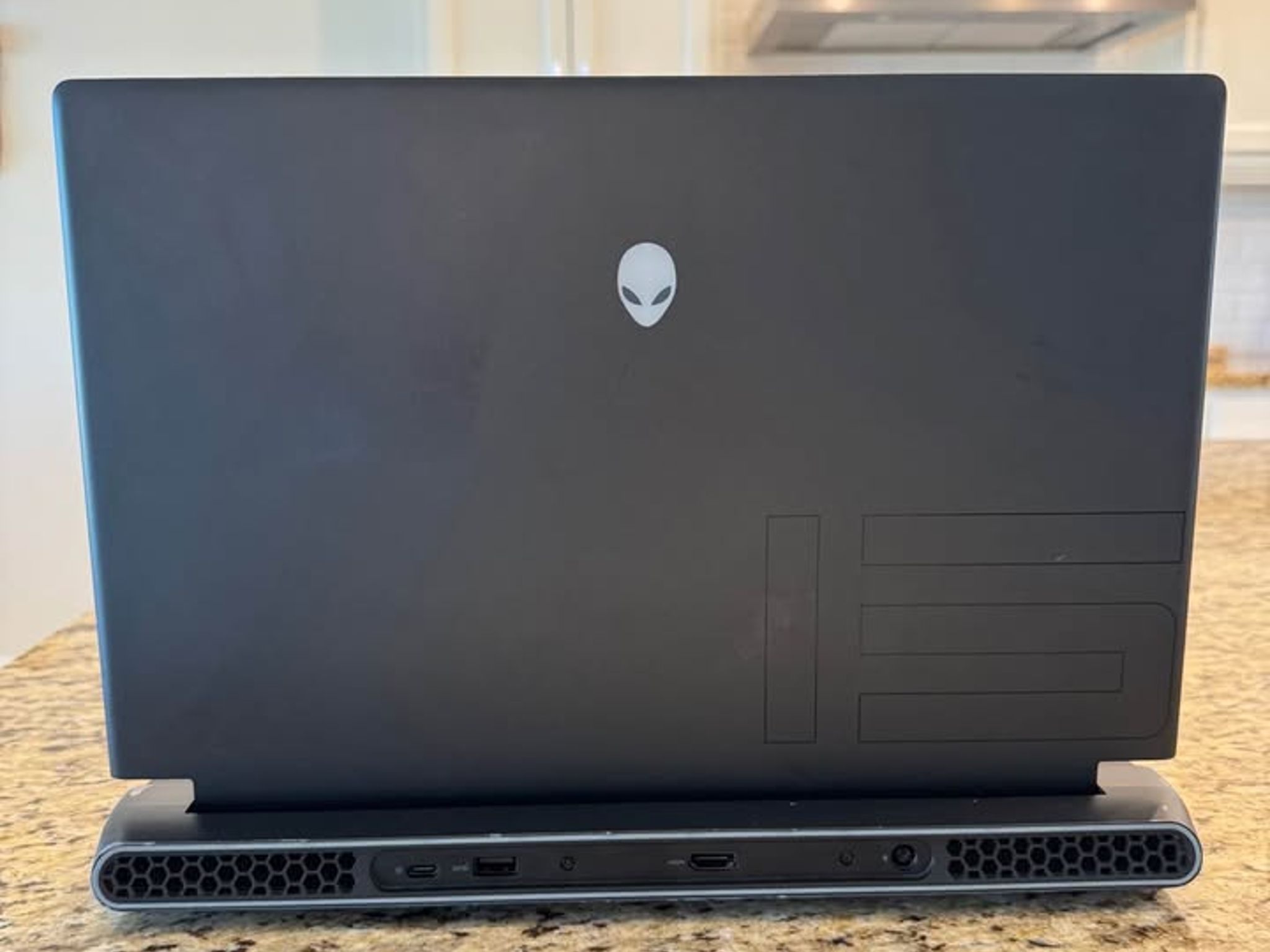Alienware M15 R5 - Ryzen 7 5800H - RTX 3070 - 32GB RAM - 1TB SSD