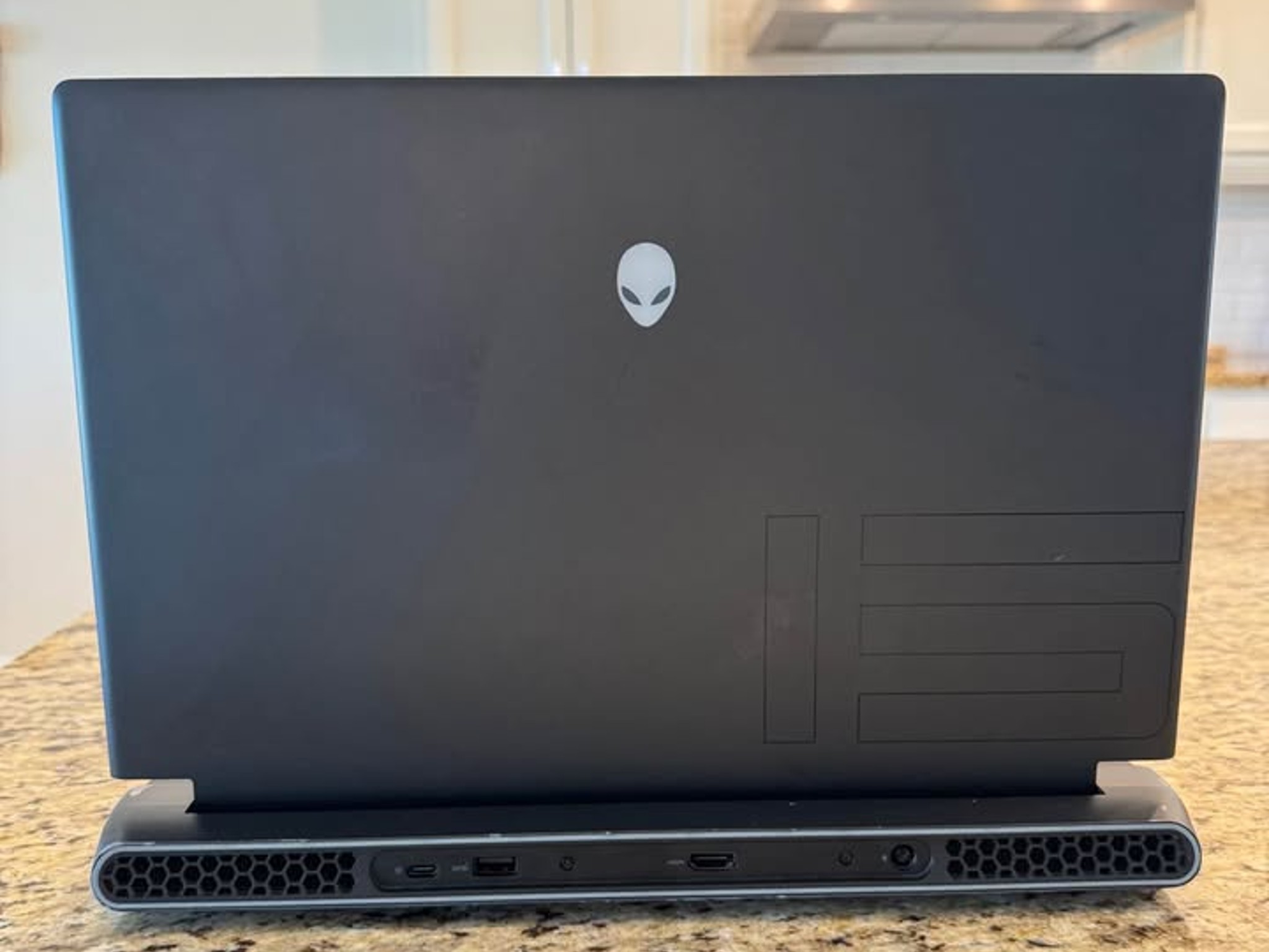 Alienware M15 R5 - Ryzen 7 5800H - RTX 3070 - 32GB RAM - 1TB SSD