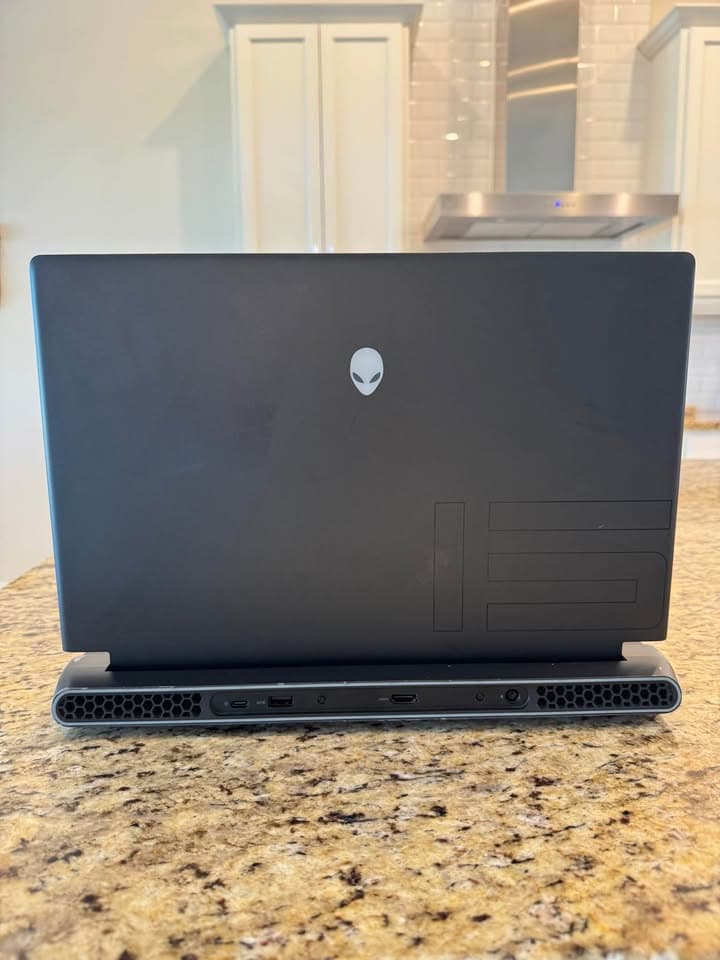 Alienware M15 R5 - Ryzen 7 5800H - RTX 3070 - 32GB RAM - 1TB SSD