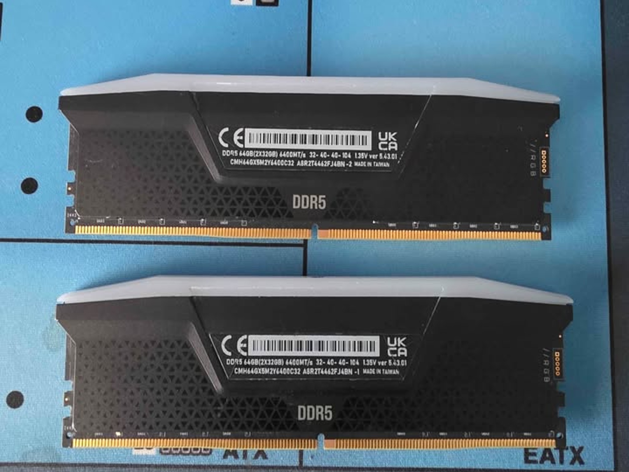 CORSAIR - VENGEANCE RGB 64GB (2x32GB) DDR5 6400MHz C32 UDIMM Desktop Memory - Black
