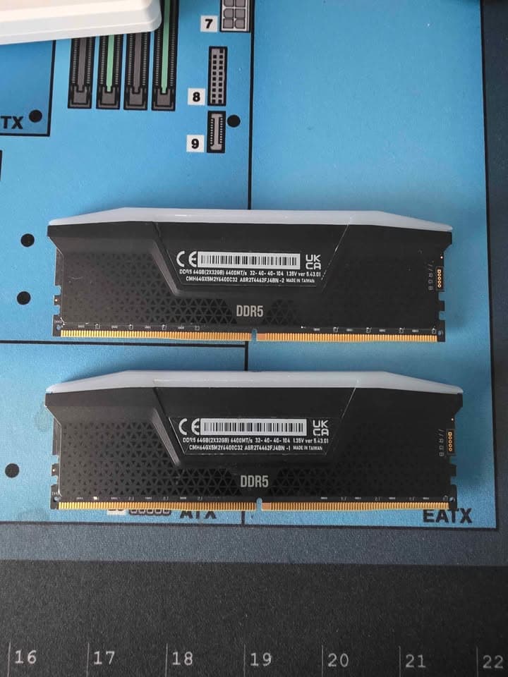 CORSAIR - VENGEANCE RGB 64GB (2x32GB) DDR5 6400MHz C32 UDIMM Desktop Memory - Black