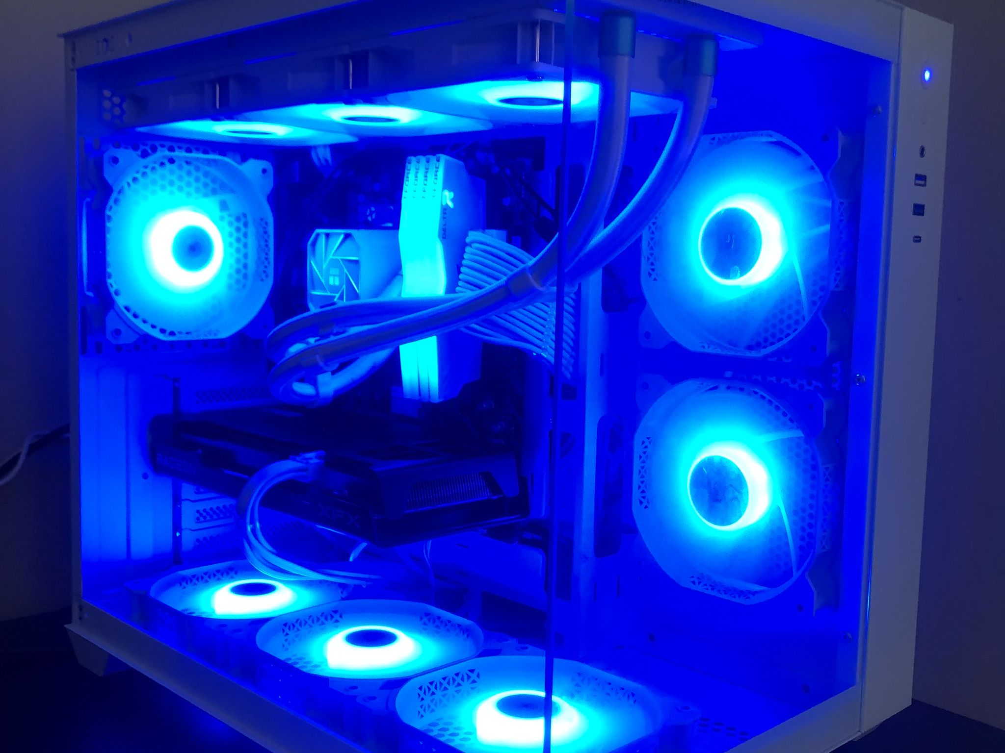 The pearly white 1440p gaming pc. with Ethernet/Wi-Fi/Bluetooth.