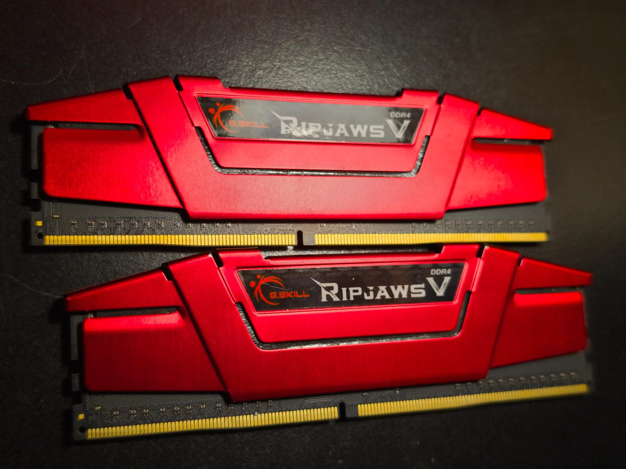 2X4GB (8GB) 2666MHz Red G.Skill RAM