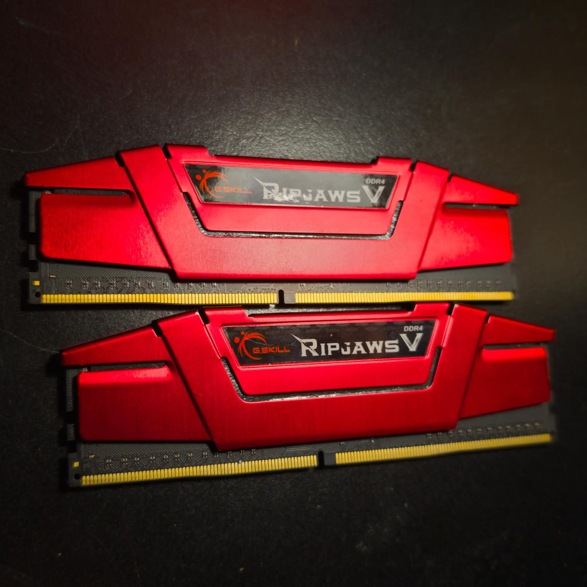 2X4GB (8GB) 2666MHz Red G.Skill RAM