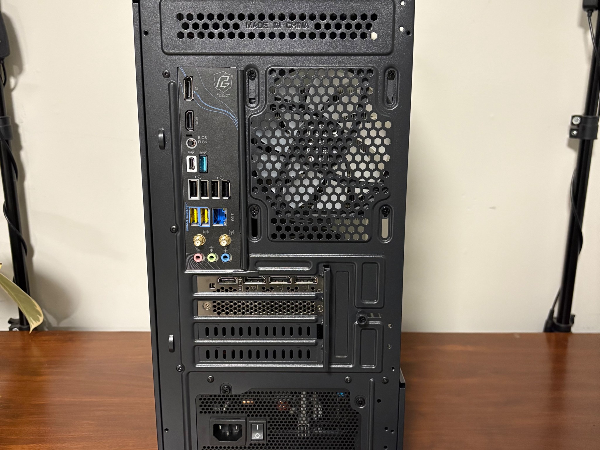 RTX 4070 TI Super | Ryzen 7 7700X | 32GB DDR4 | 1 TB SSD | 750W PSU | 3x 120mm Fan | mATX Case