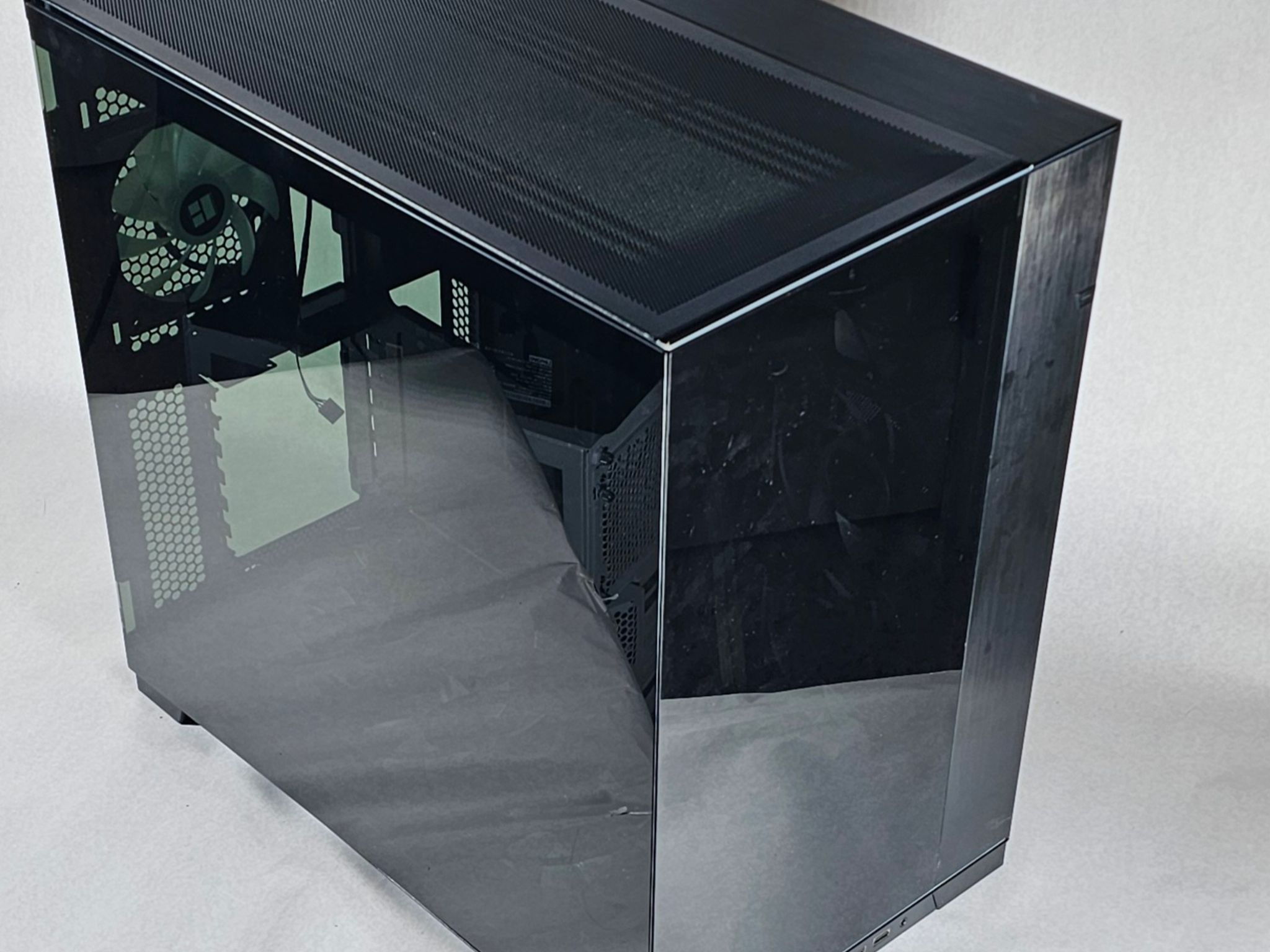 Lian Li PC Case 497 w\ Tempered Glass and 7 RGB Fans