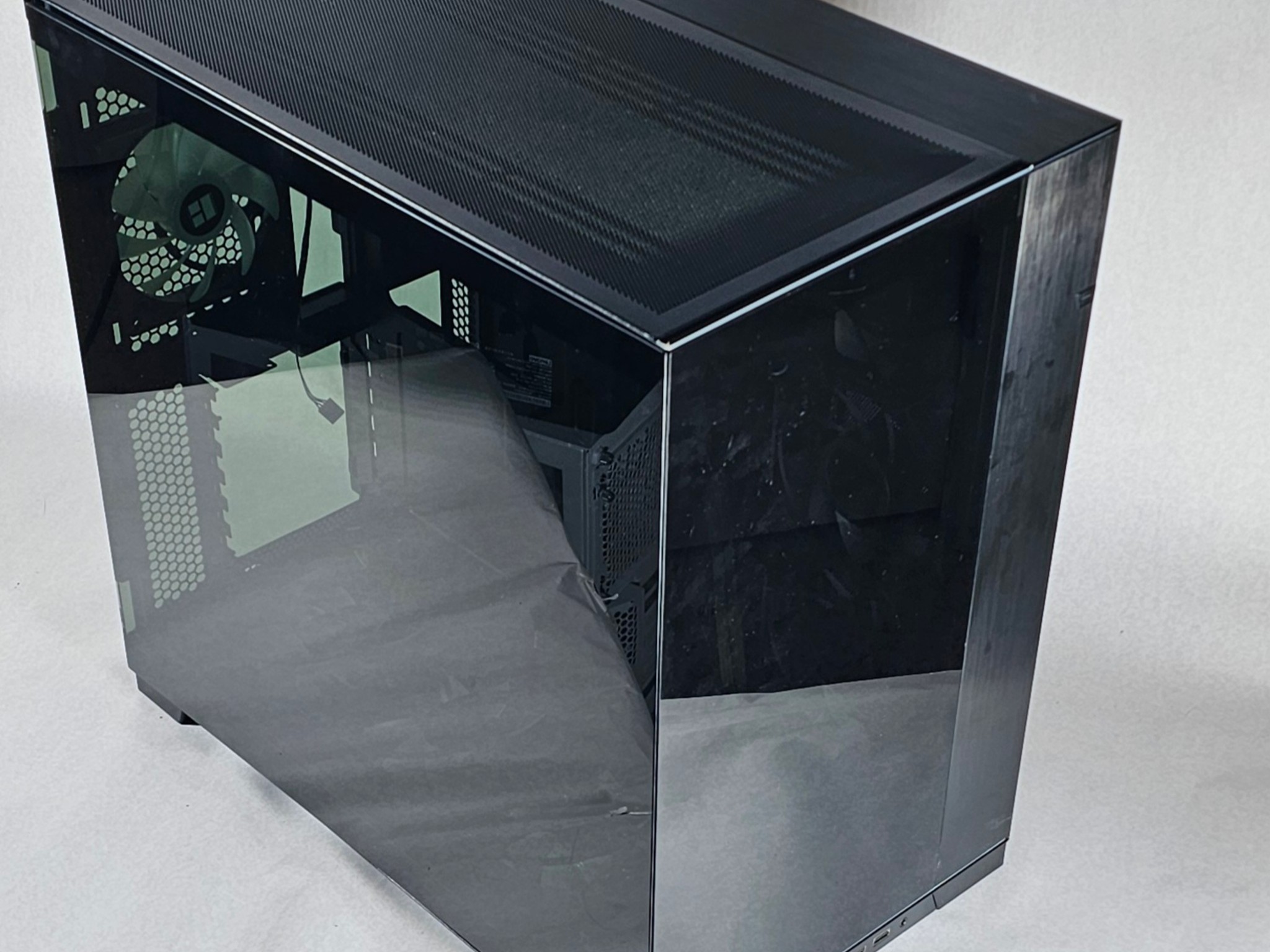 Lian Li PC Case 497 w\ Tempered Glass and 7 RGB Fans