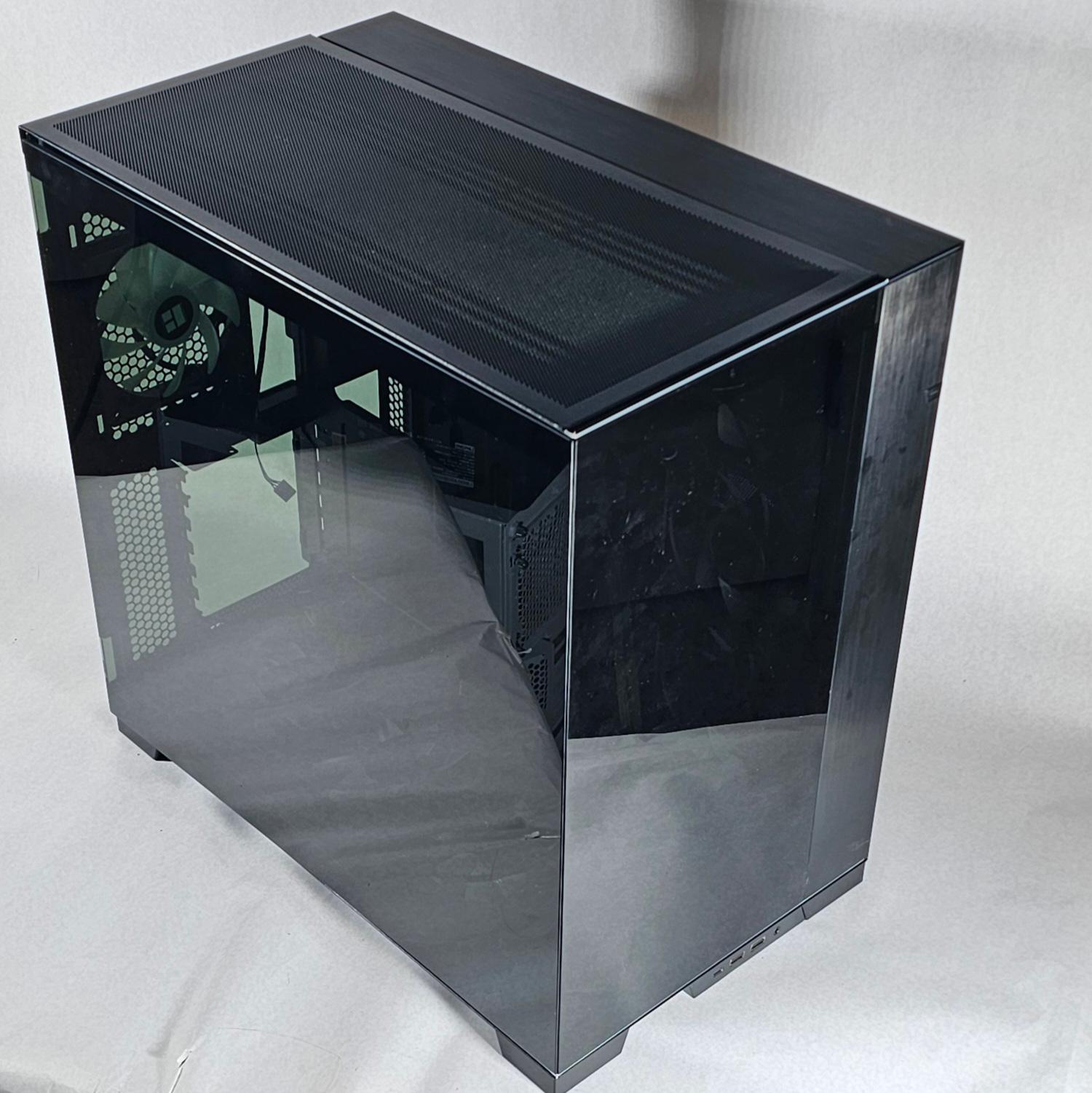 Lian Li PC Case 497 w\ Tempered Glass and 7 RGB Fans