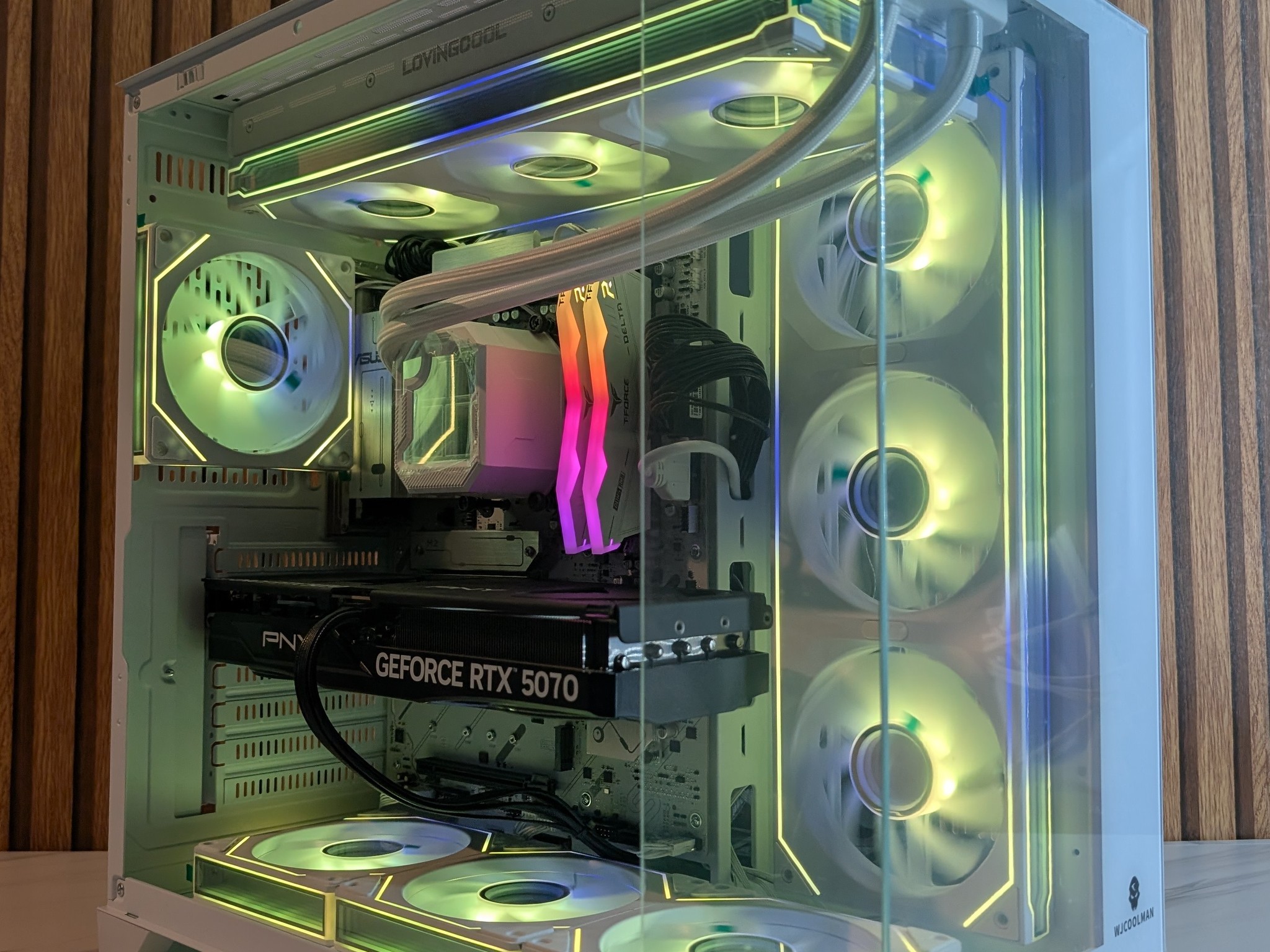 RTX 5070 | RYZEN 5 9600X | 16GB DDR5 | 1TB SSD | 360MM AIO