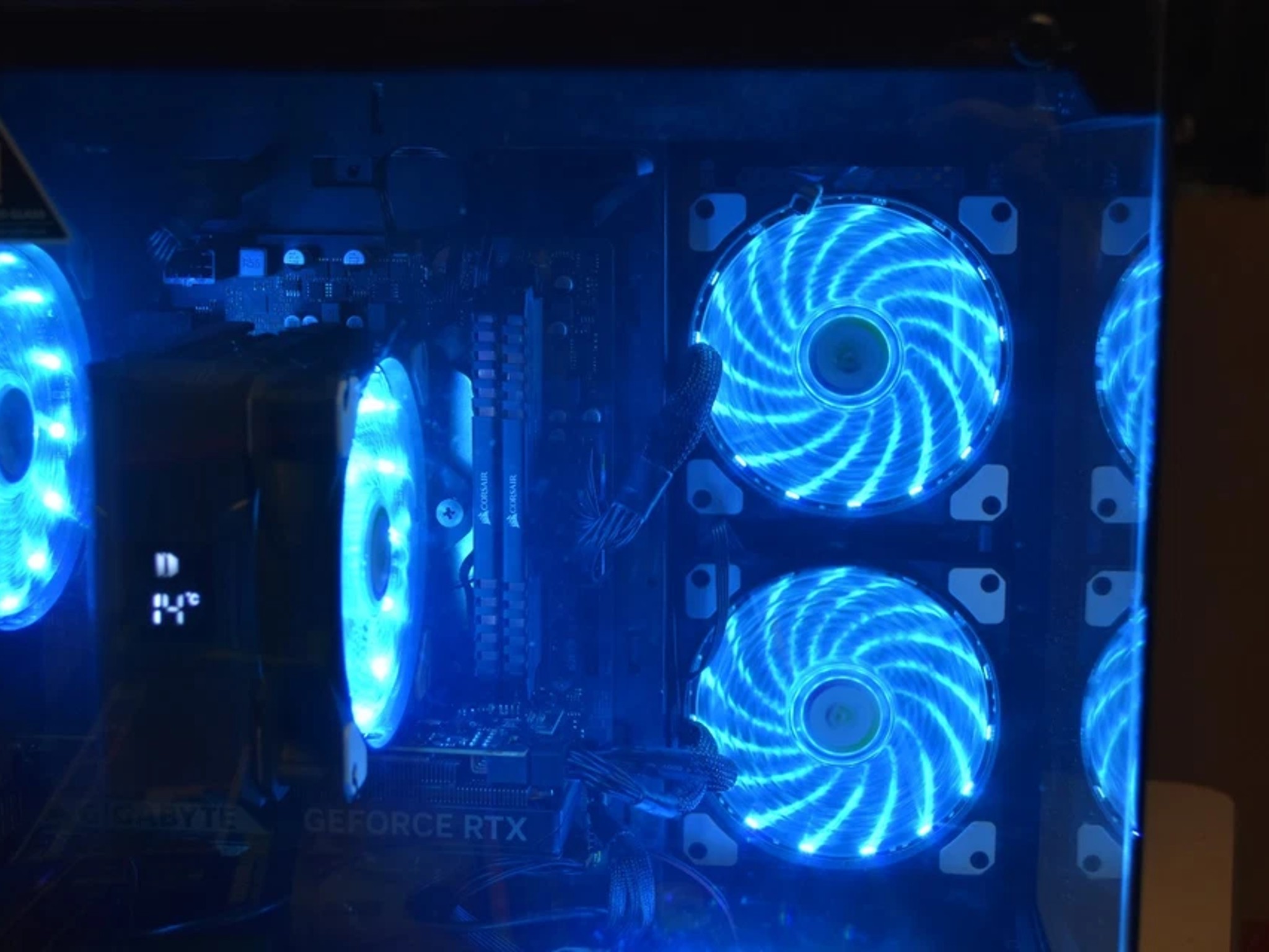 GAMING PC RYZEN 5 5500 RAM 16 GB GPU RTX 5050 8GB 1TB NVME 700 watts