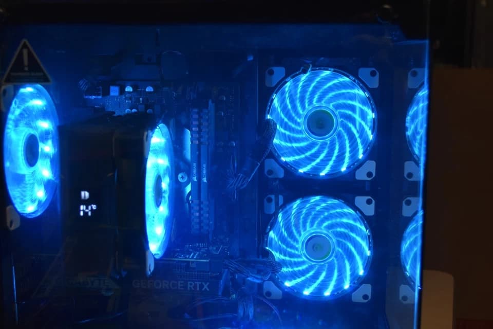 GAMING PC RYZEN 5 5500 RAM 16 GB GPU RTX 5050 8GB 1TB NVME 700 watts